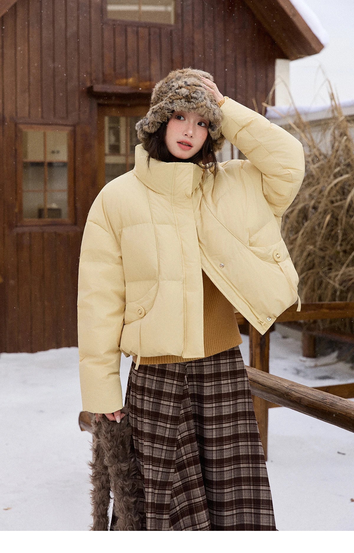 MISHOW Short Down Jacket Women 2025 Winter Fashion Blue Windproof White Duck Down Turn-down Collar Zippered Coat Warm MXE51Y0083