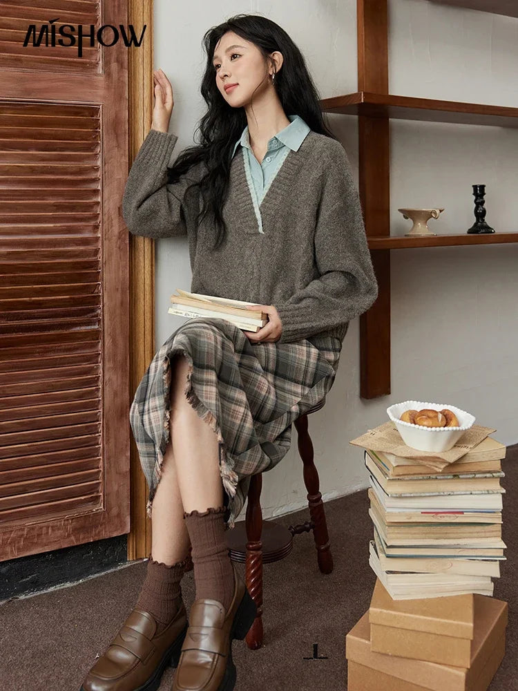 MISHOW Vintage Sweater False Two-piece Sweet Fashion V-neck Knitwear 2024 Fall New Vintage Versatile Sweater Tops MXD42Z0695