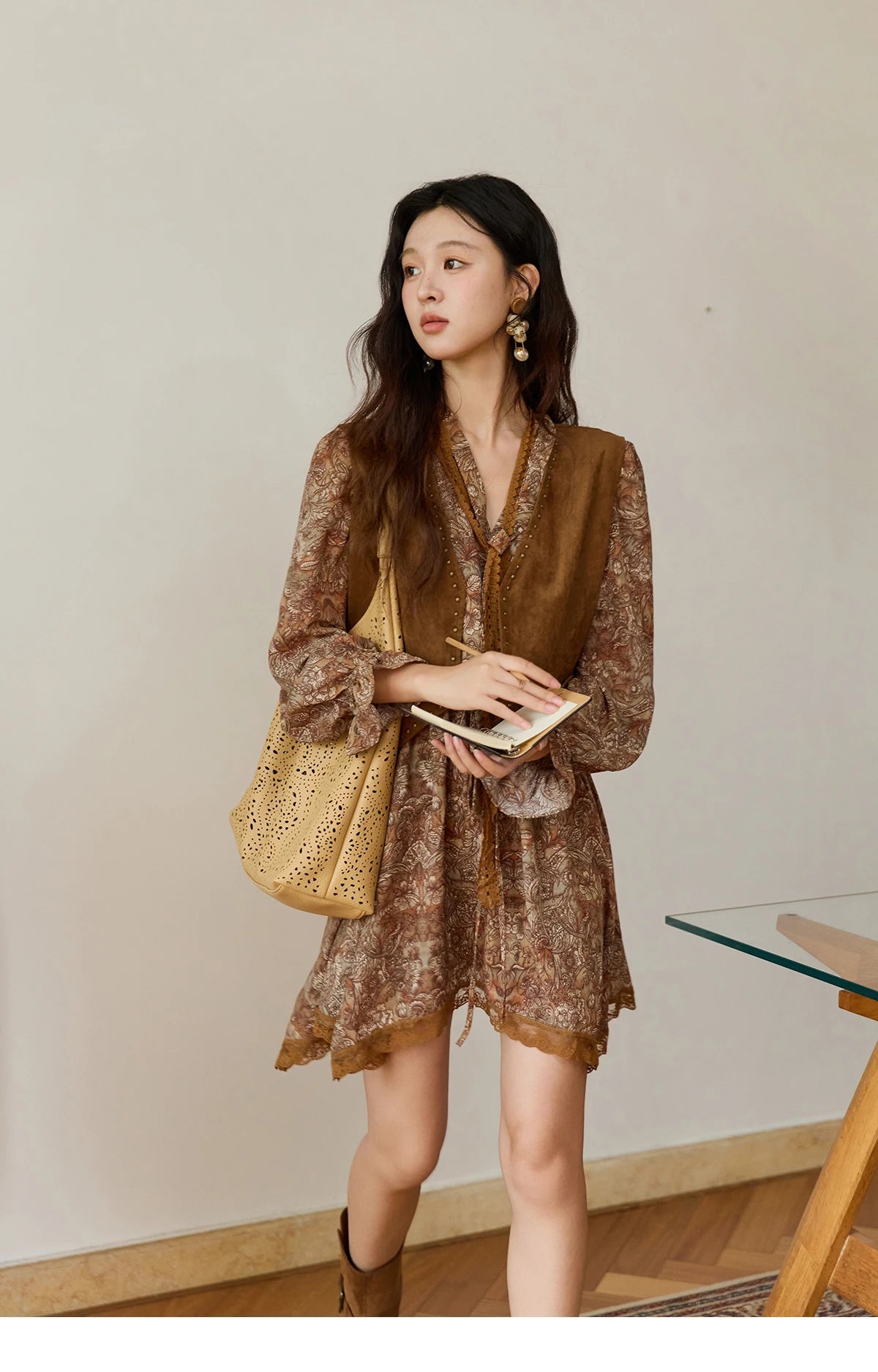 MISHOW Suede Vest Jacket for Women 2025 Autumn French Vintage Sleeveless Thin Vest Coat Rivet Design V-neck Vests MXE46L2518