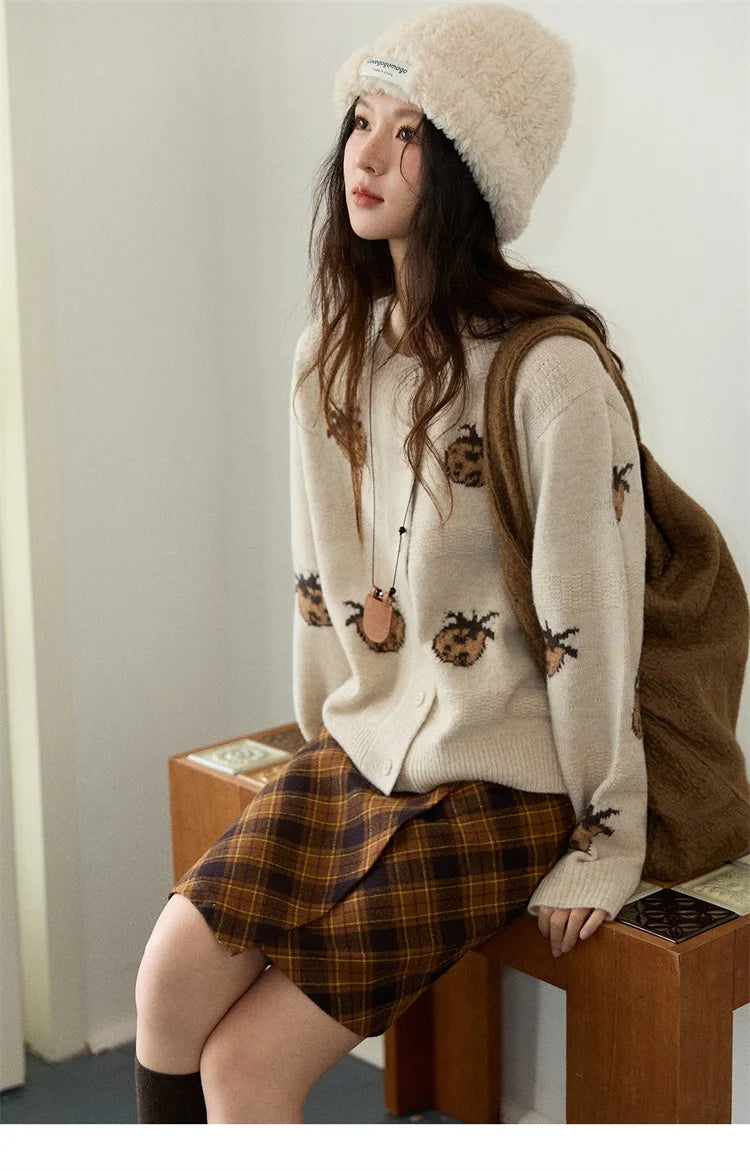 MISHOW Cardigan Women 2025 Autumn Winter Fashion Fuuny Pineapple Jacquard Round Neck Single-breasted Sweater Woman MXE87Z2752