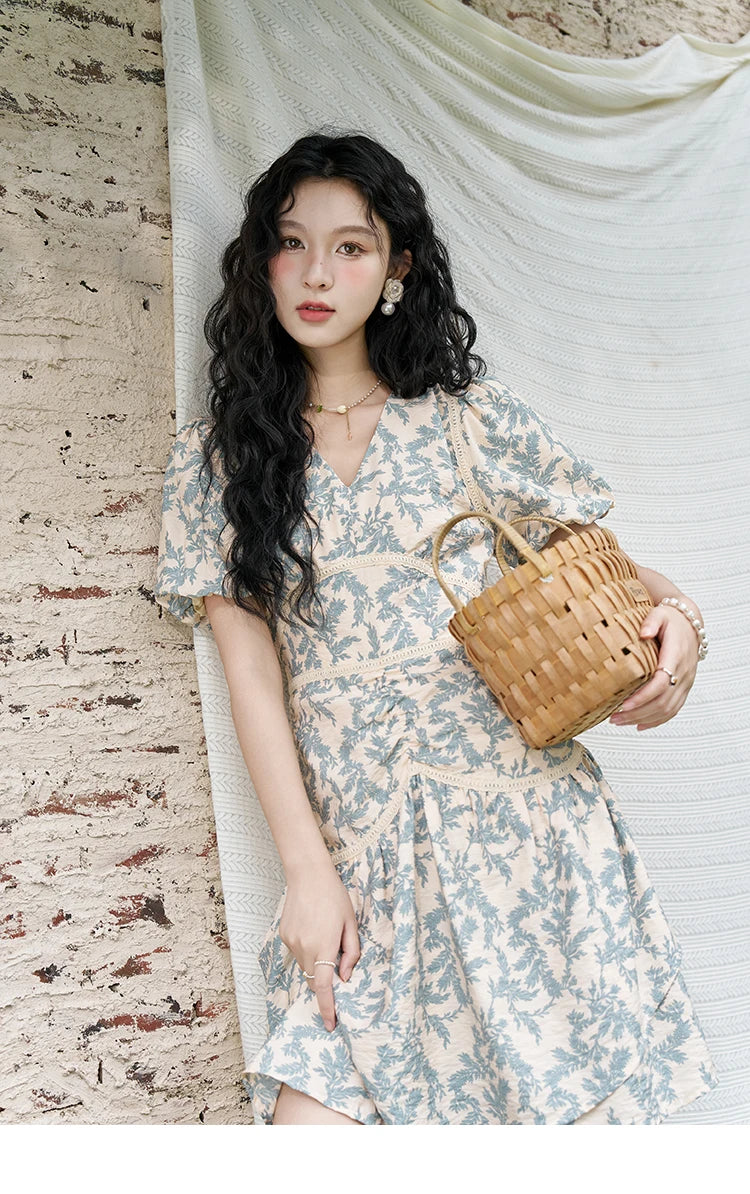 MISHOW French Vintage V-neck Dress 2024 Summer Waist Bubble Sleeve Slim Dress Fragmented Flower Splicing Lace Dresses MXD24L1730