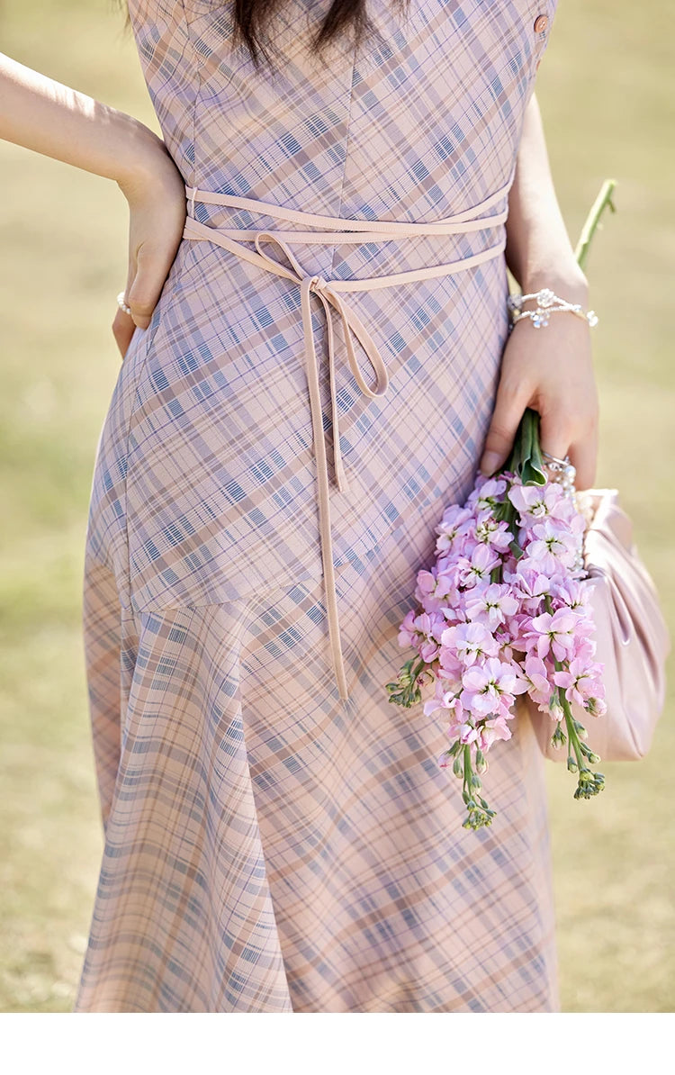 MISHOW Plaid Strap Dress for Women Spring 2025 French V-neck Sleeveless Dress Slim Lace-up Waist Camisole Dresses MXE11L2088