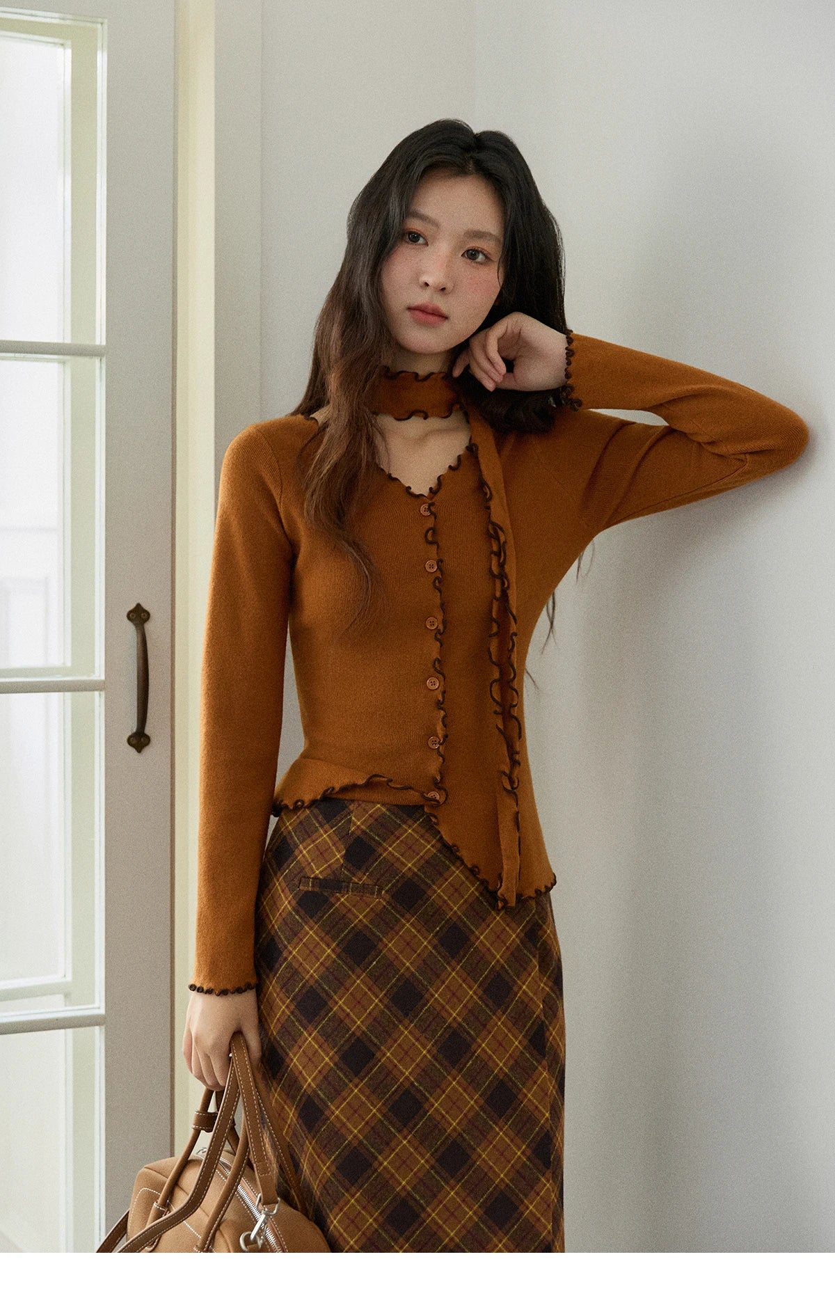 MISHOW New Ruffled Edge Knitted Pullovers for Woman 2025 Retro Slim V-neck Ribbon Knit Top Cmfortable Winter Clothes MXE86Z2728