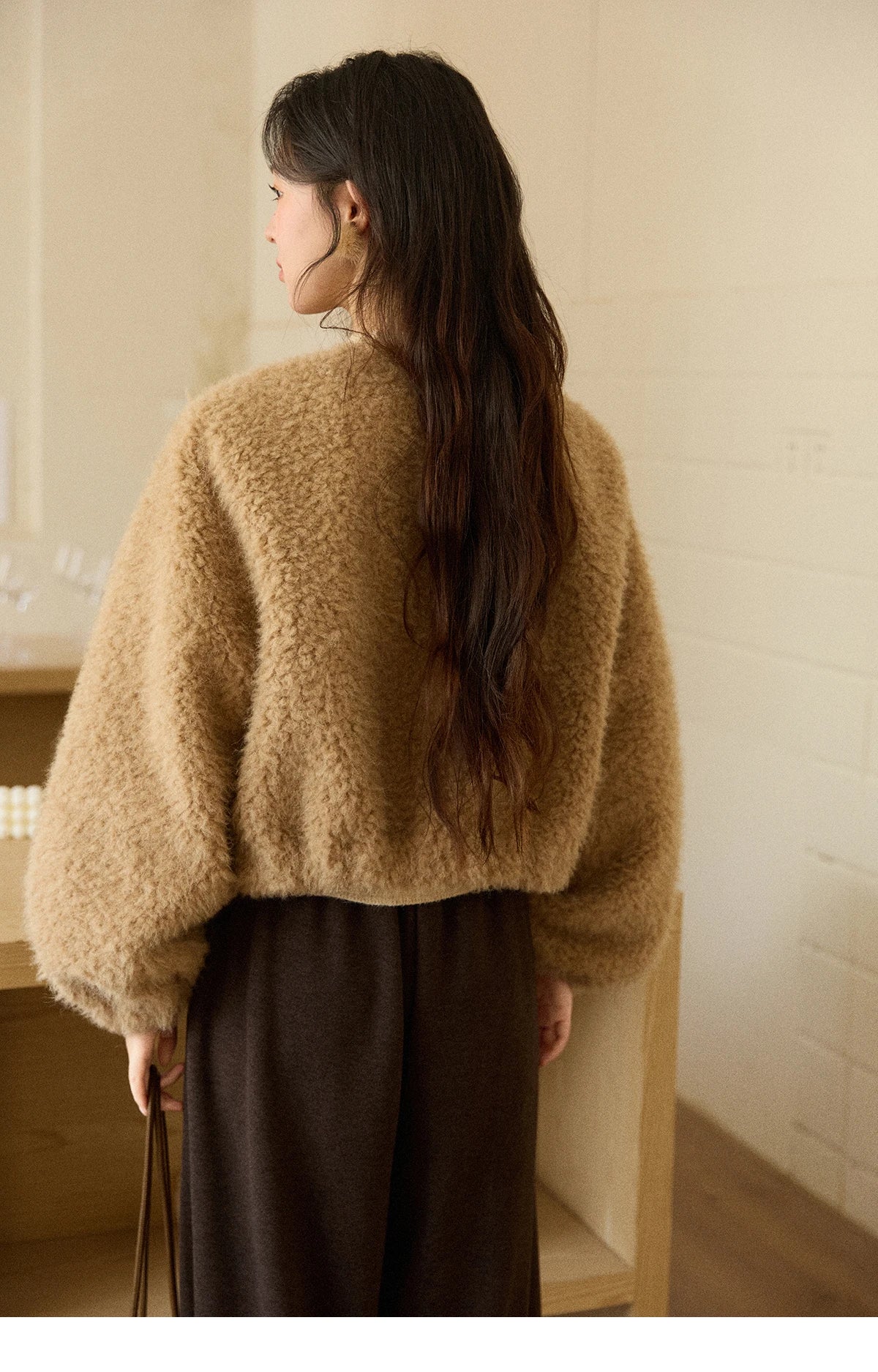 MISHOW Women's Lamb Wool Jacket 2025 Winter Retro Casual Coat Crew Neck Long Sleeve Soft Jacket Commuting Windproof MXE90W0995