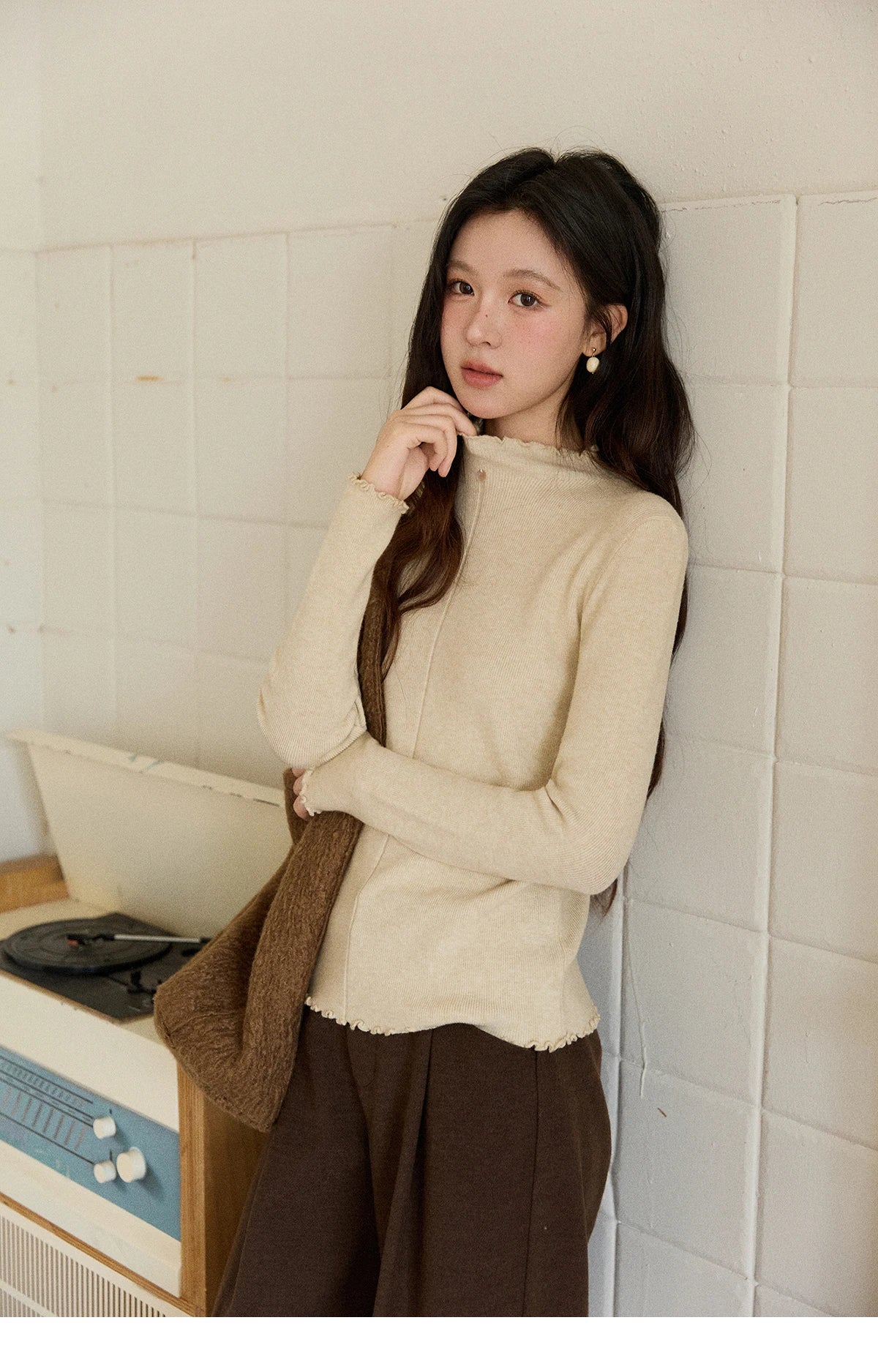 MISHOW Women's Knitted Long-Sleeved Top 2025 Winter Solid Slim Fit Ruffled Turtleneck Sweater Warm Soft Commuting Top MXE91Z2826