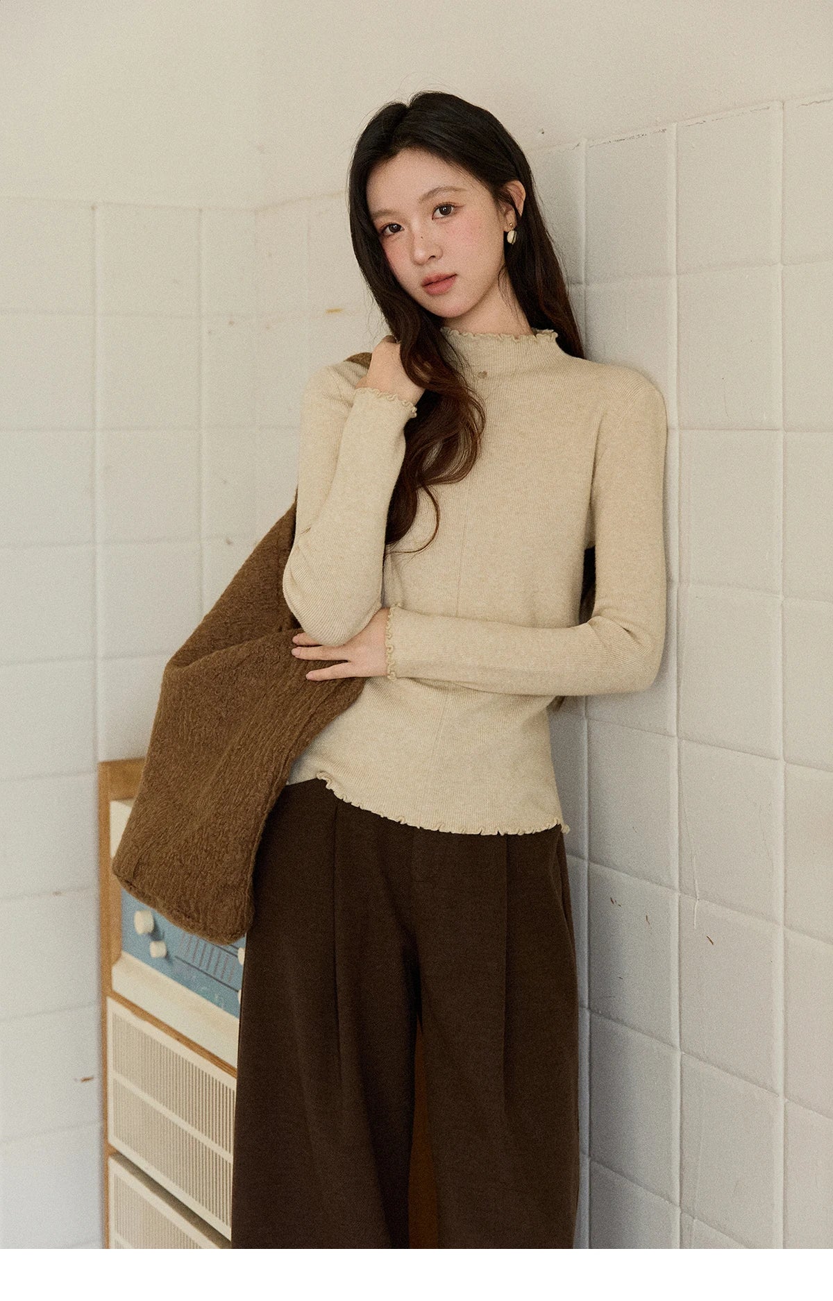 MISHOW Women's Knitted Long-Sleeved Top 2025 Winter Solid Slim Fit Ruffled Turtleneck Sweater Warm Soft Commuting Top MXE91Z2826