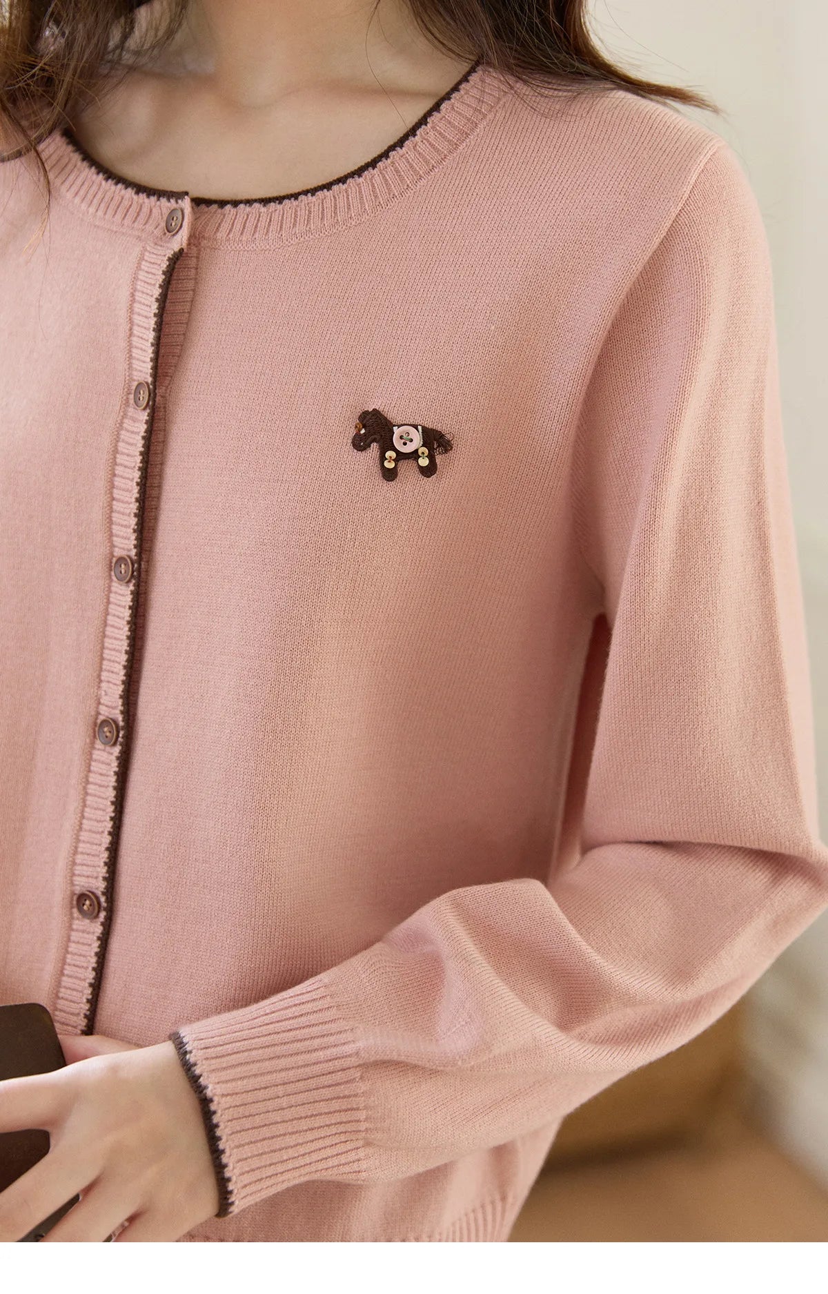 MISHOW Contrast Trim Crew Neck Knit Cardigan 2026 Spring Single Breasted Casual Pink Sweater with Pony Decoration MXF108Z1023