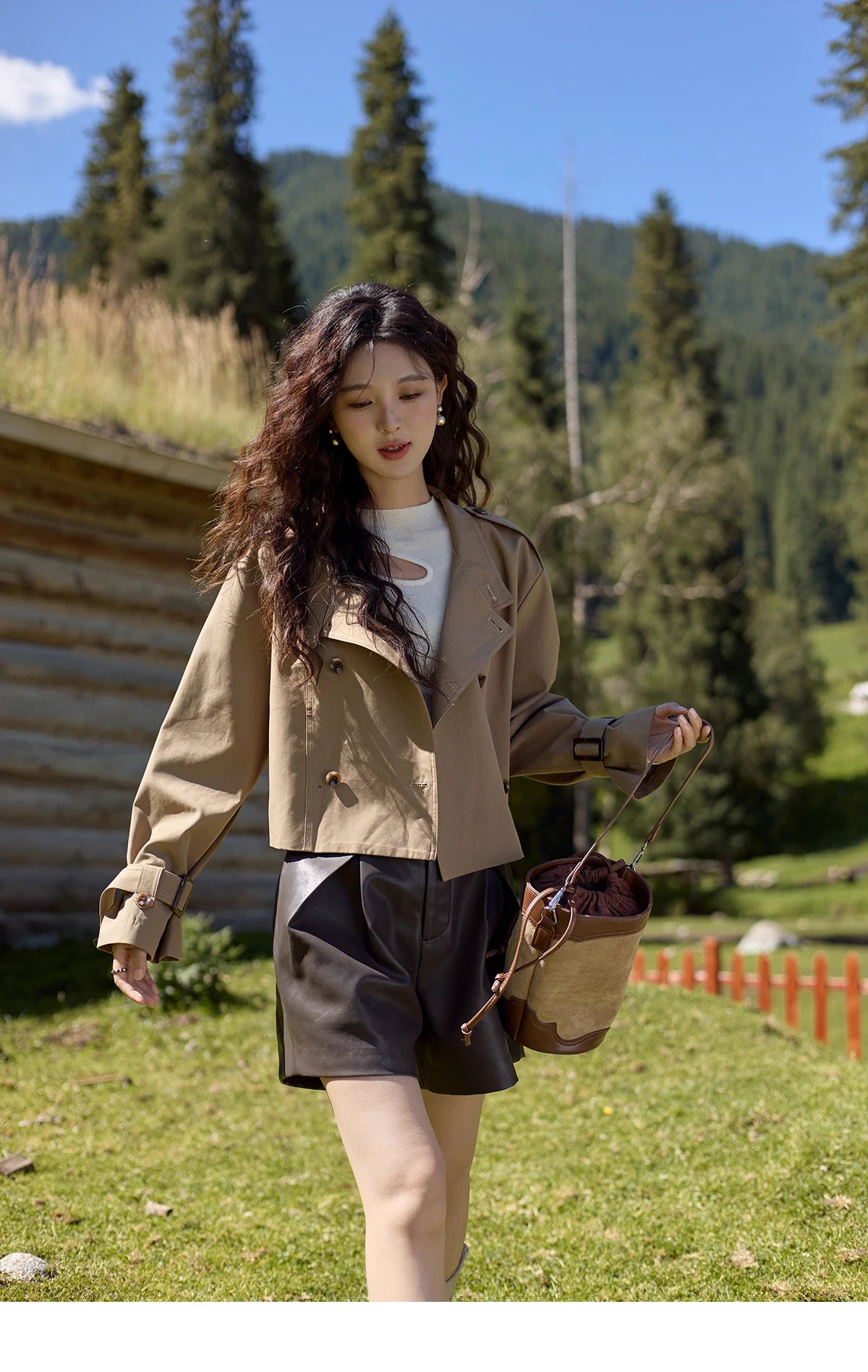 MISHOW Women's Short Fragrant Windbreaker Jacket 2024 Autumn Korean Stand Collar Double Row Placke Trench Streetwear MXD42W0386