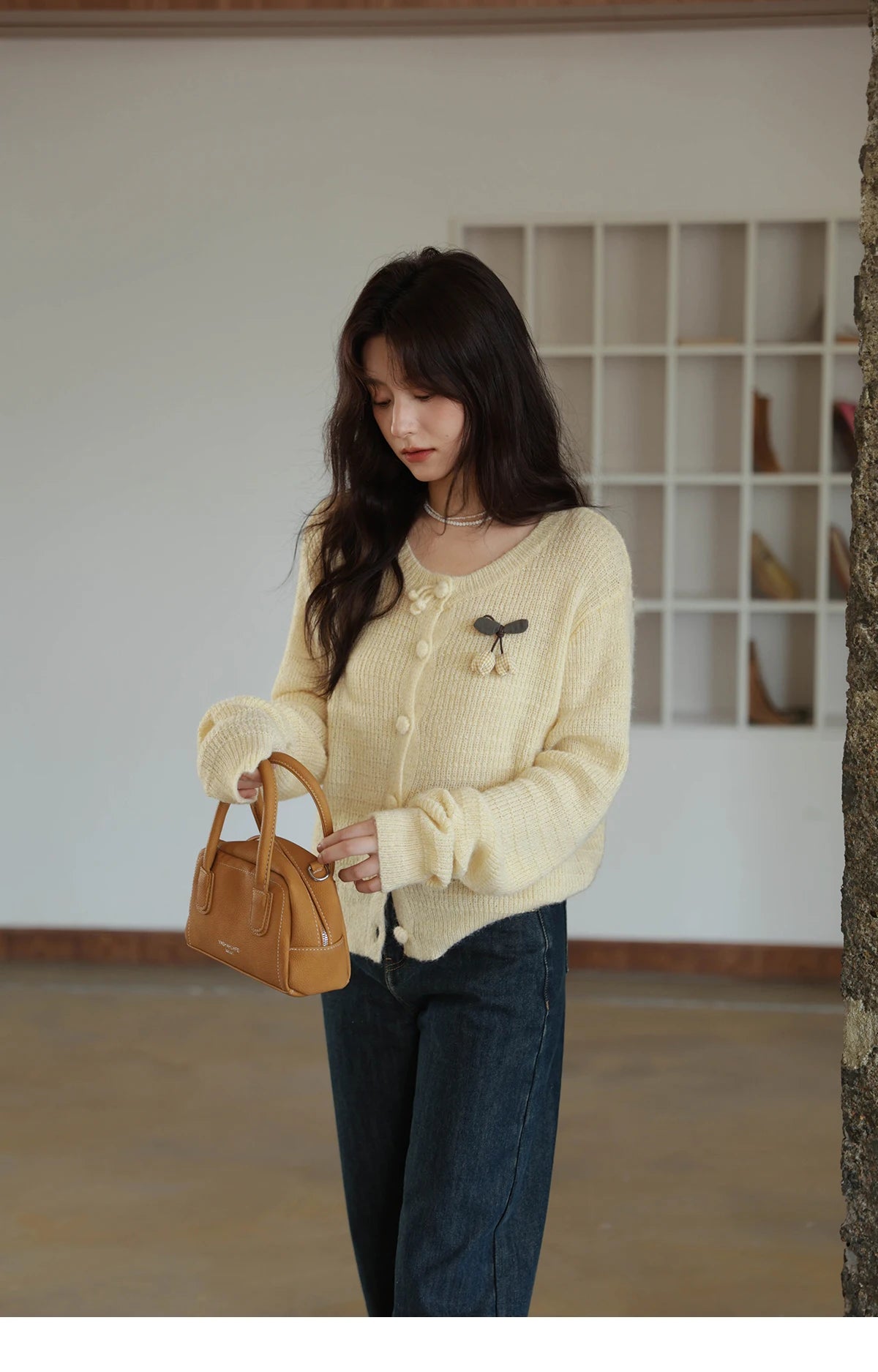 MISHOW Women's Knit Cardigan 2025 Autumn Elegant Camellia Brooch Round Neck Long-Sleeve Top Solid Commute Outerwear MXE44Z1390