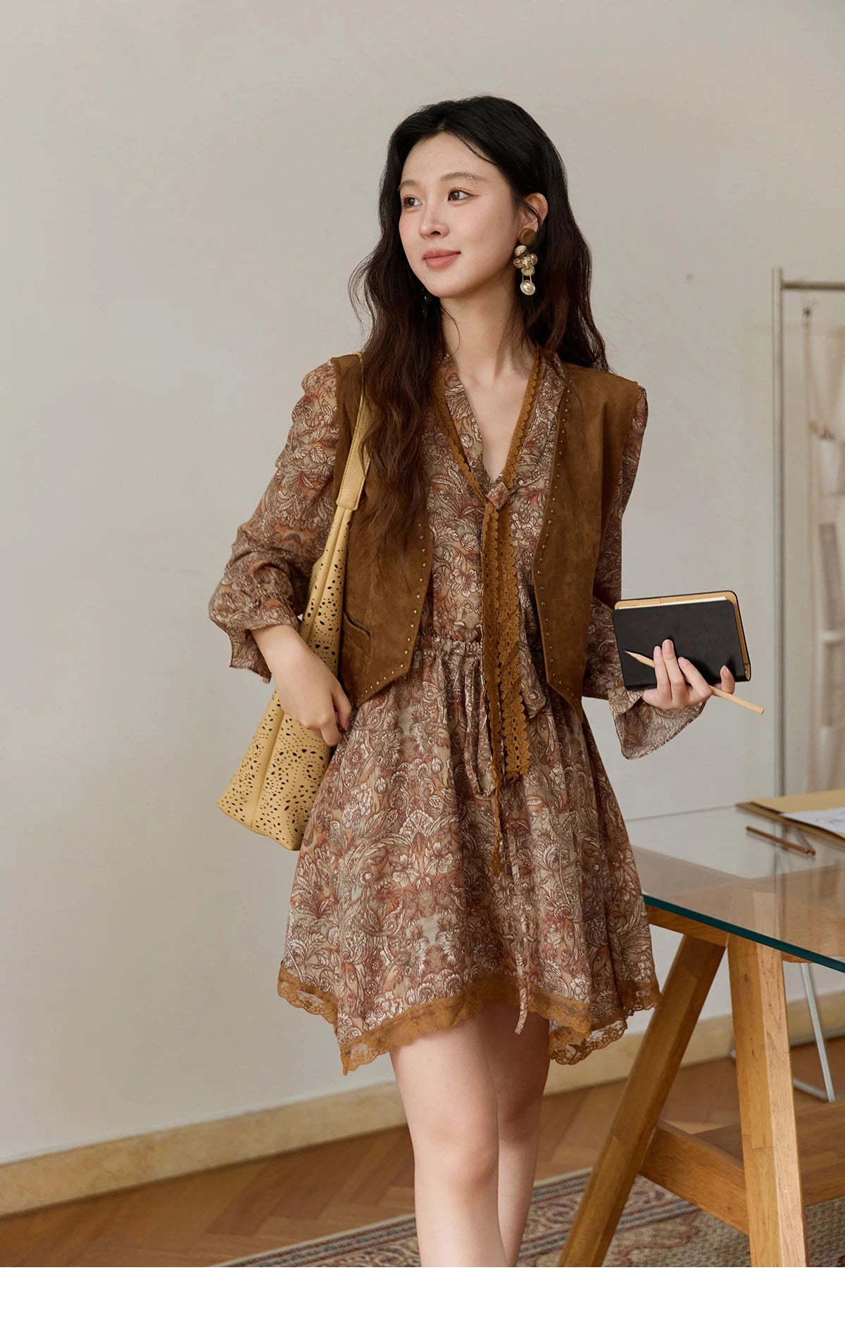 MISHOW Suede Vest Jacket for Women 2025 Autumn French Vintage Sleeveless Thin Vest Coat Rivet Design V-neck Vests MXE46L2518