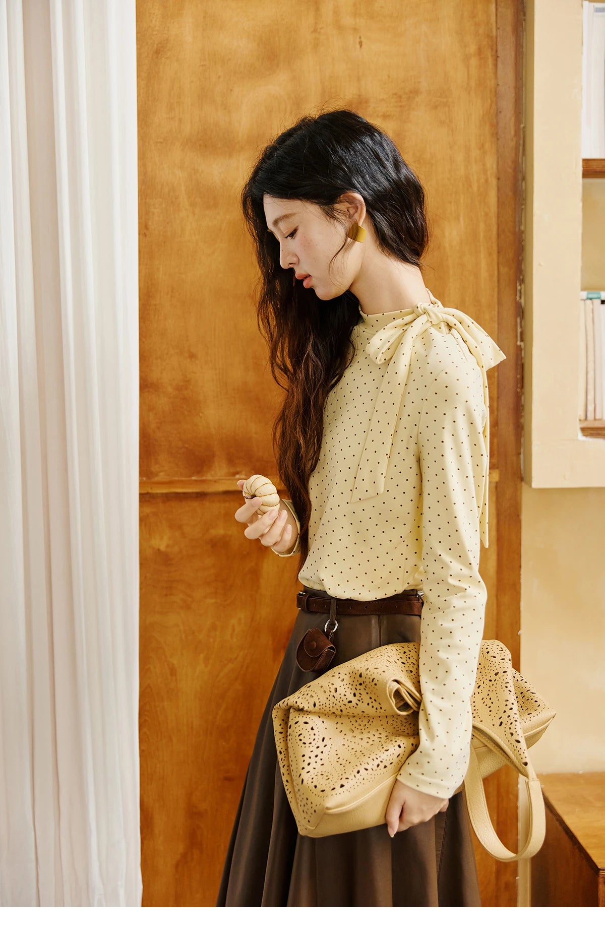 MISHOW Elegant Woman Pullovers 2025 Autumn Sweet Retro Yellow Polka Dot Knitted Top Lace Up Collar Slim Fit Tops MXE45Z1379