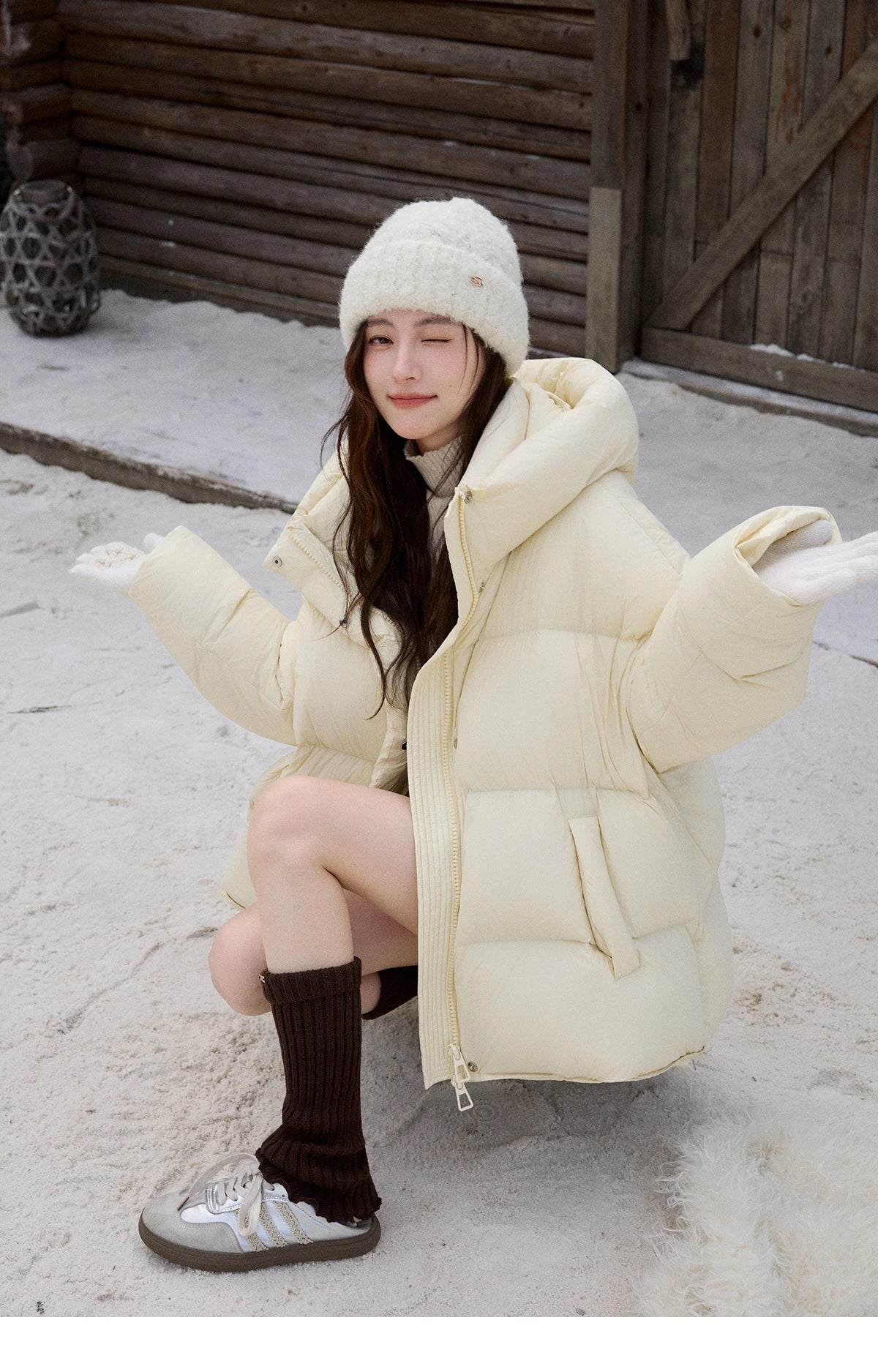 MISHOW Soft 90 Velvet Hooded Down Jacket for Women 2025 Winter Milk Yellow Bread Jacket Loose Jacket Warm Velvet Coat MXE92Y0090