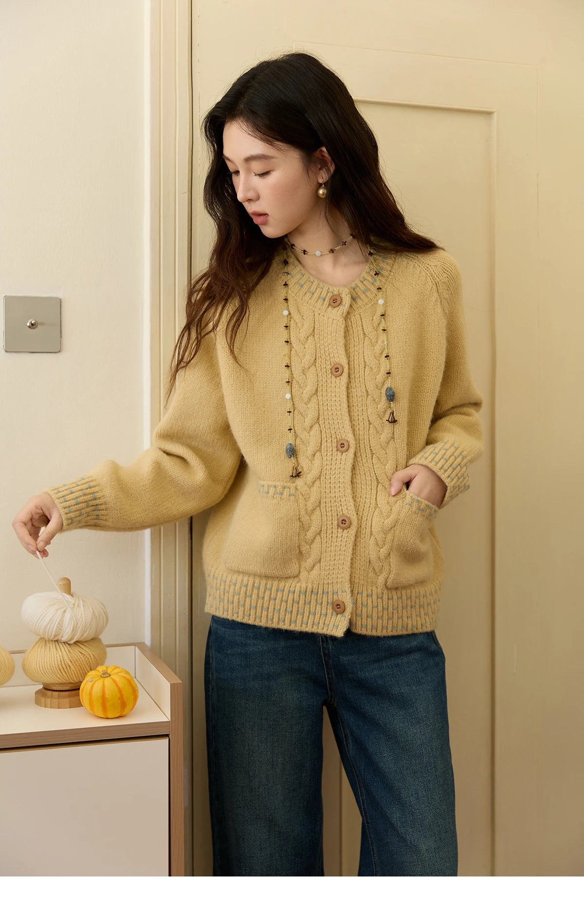 MISHOW Women's Cardigan 2025 Autumn Winter Yellow Cable Knit Cardigan Hand-Drawstring Design Commuter Short Jacket MXE47Z2566