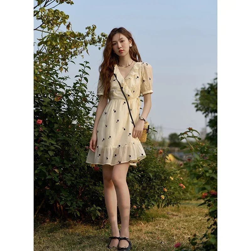MISHOW Women's French Floral Dress 2025 Summer High Waist Puff Sleeve V-Neck Rufflle A-line Sweet Knee-Length Dresses MXC21L1282