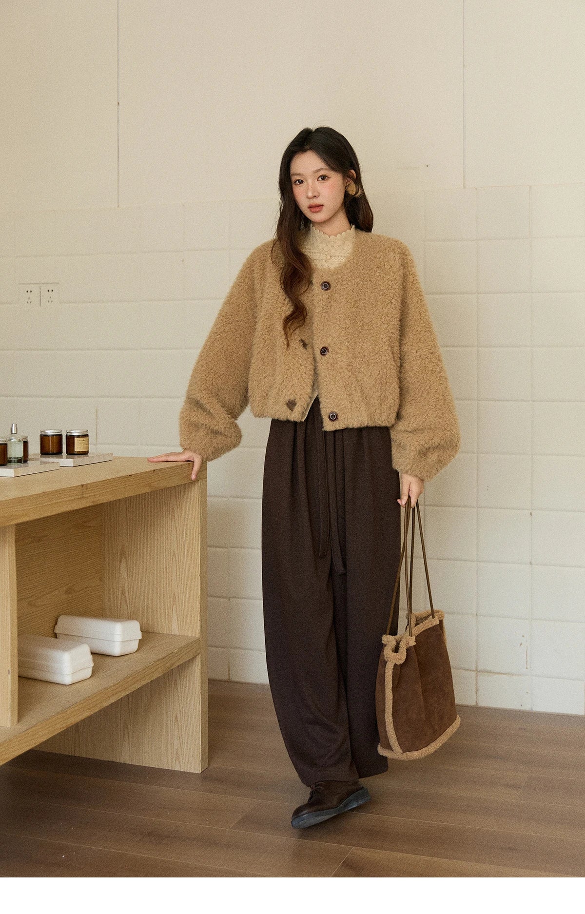 MISHOW Women's Lamb Wool Jacket 2025 Winter Retro Casual Coat Crew Neck Long Sleeve Soft Jacket Commuting Windproof MXE90W0995