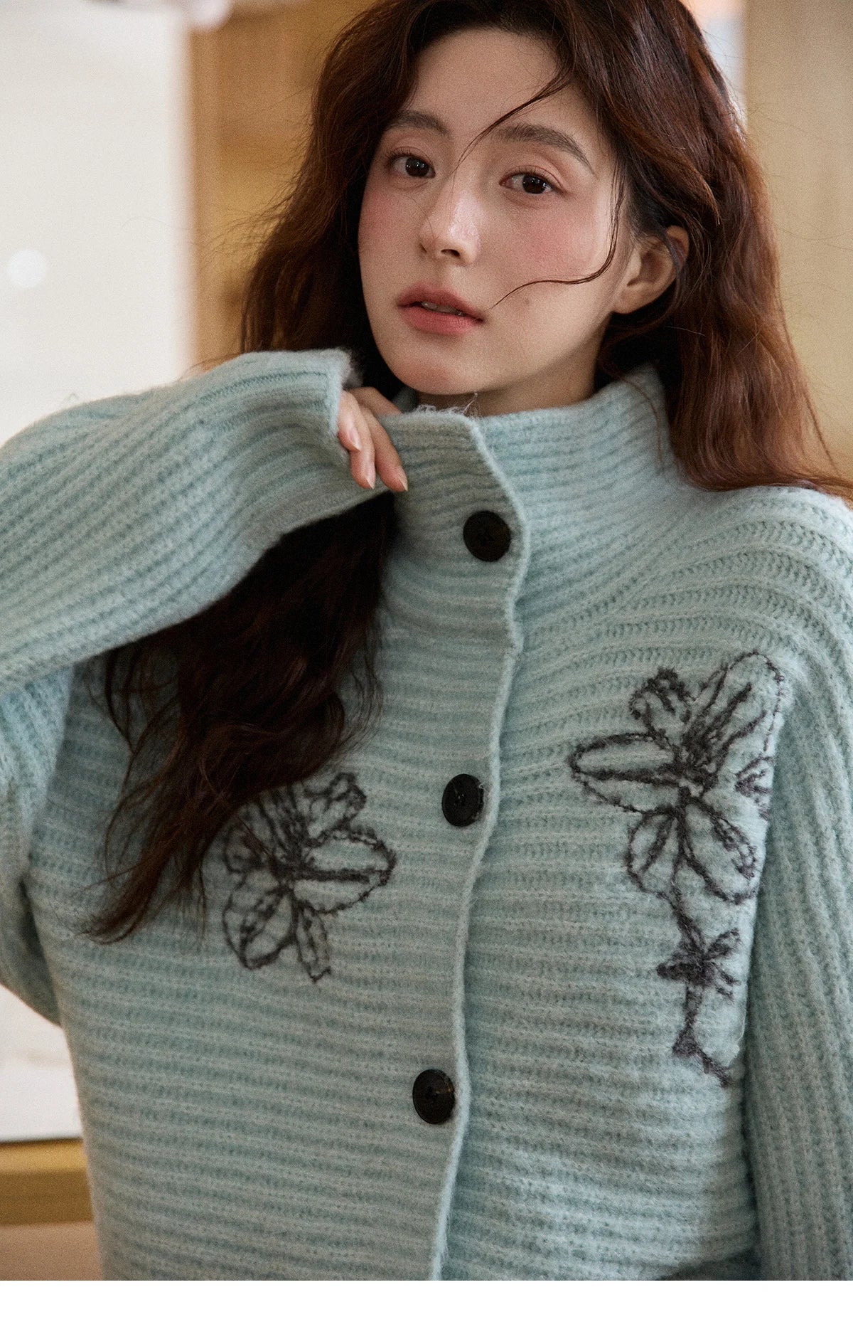 MISHOW Flower Jacquard Knit Cardigan Woman 2025 Winter Retro Luxury Loose Blue Stand-up Collar Outerwear Casual Top MXE86Z2665