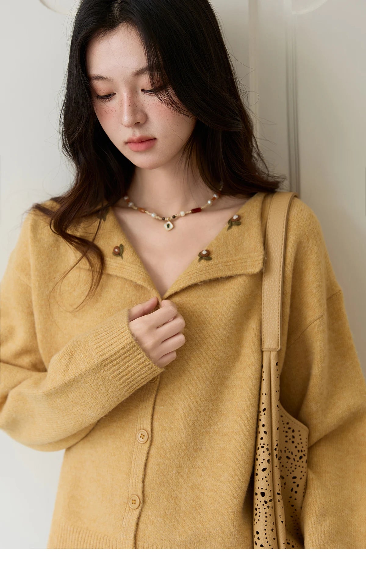 MISHOW Women's Autumn Cardigan 2025 Retro Yellow Handmade Flower Cardigan Turn-down Collar Knitted Commute Cardigan MXE47Z2591