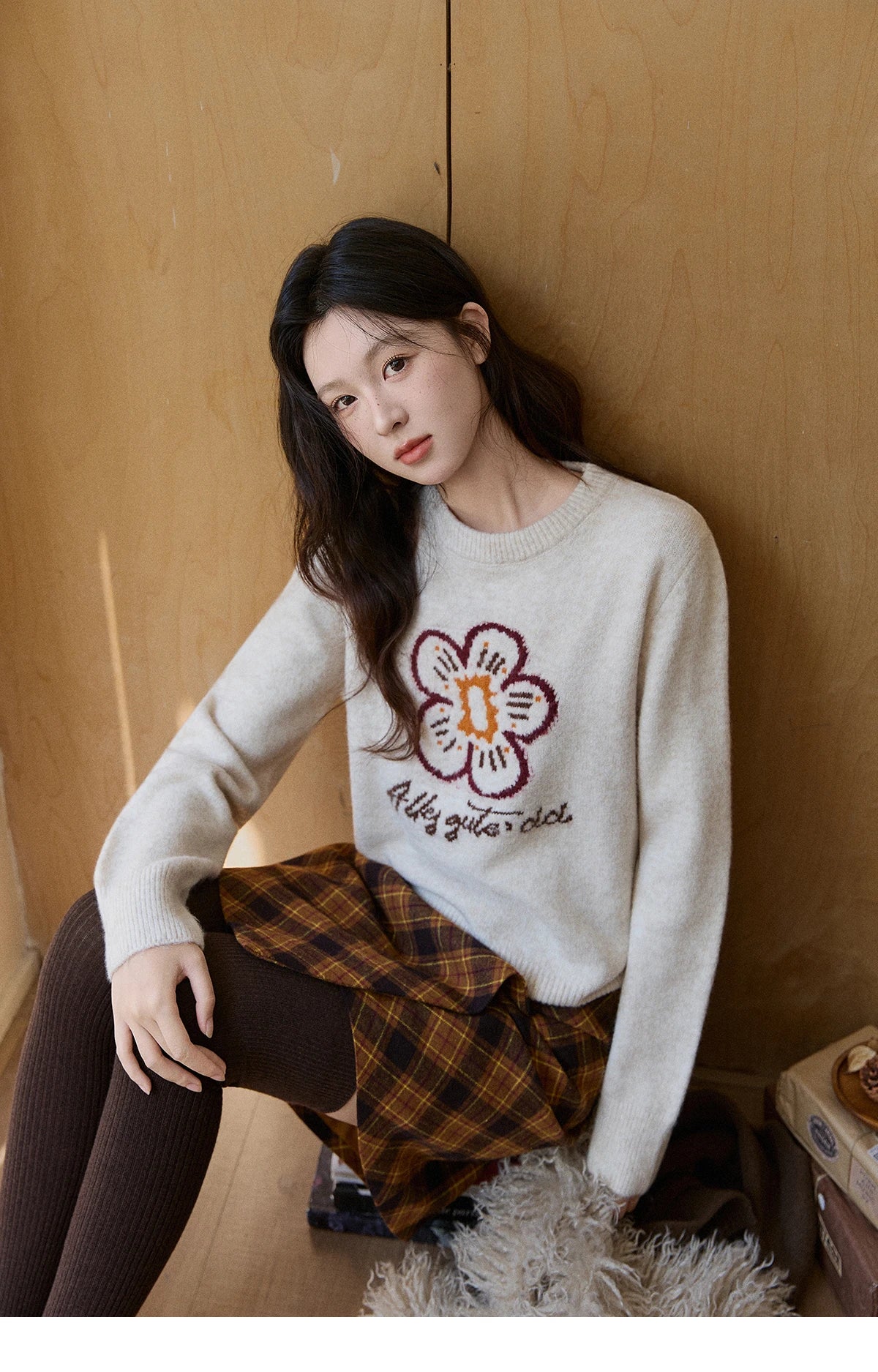 MISHOW Women's Beige Knitted Sweater 2025 Winter Flower Pattern Letter Print Tops O-neck Loose Warm Pullover Sweater MXE91Z2869