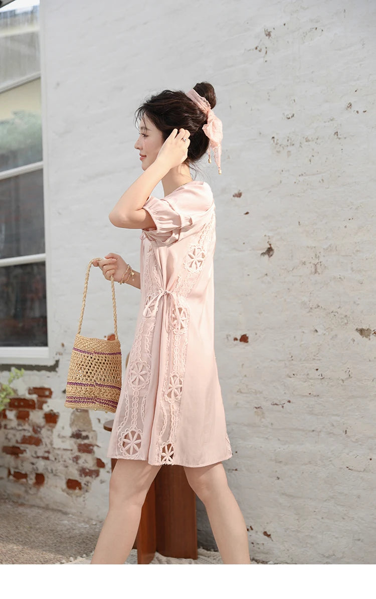 MISHOW Vacation Tea Break Sweet Dress 2024 Summer French Temperament Hollowed Out Dresses Embroidered Lace-up Dress MXD30L1950