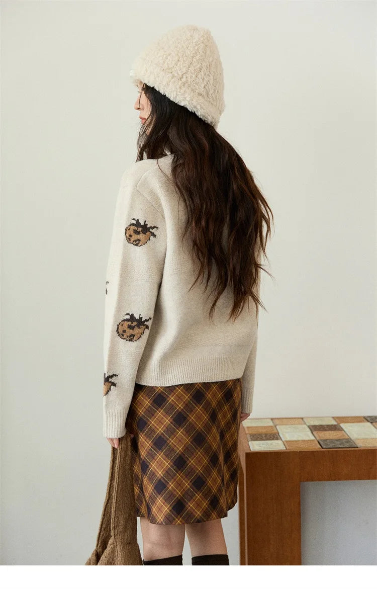 MISHOW Cardigan Women 2025 Autumn Winter Fashion Fuuny Pineapple Jacquard Round Neck Single-breasted Sweater Woman MXE87Z2752