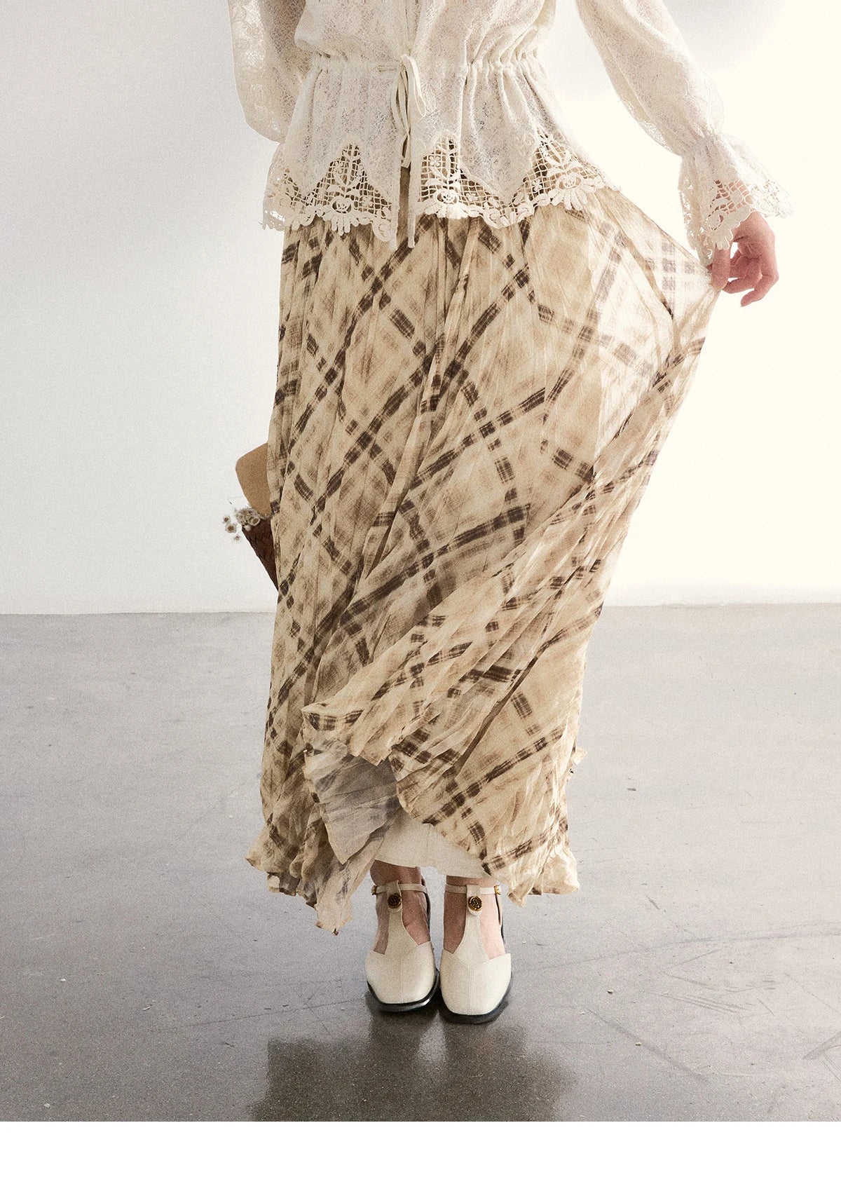 MISHOW Women's Beige Plaid Maxi Skirt 2026 Spring High Waist Flowy A-Line Skirts Elastic Waist Casual Chiffon Skirt MXF108B0769