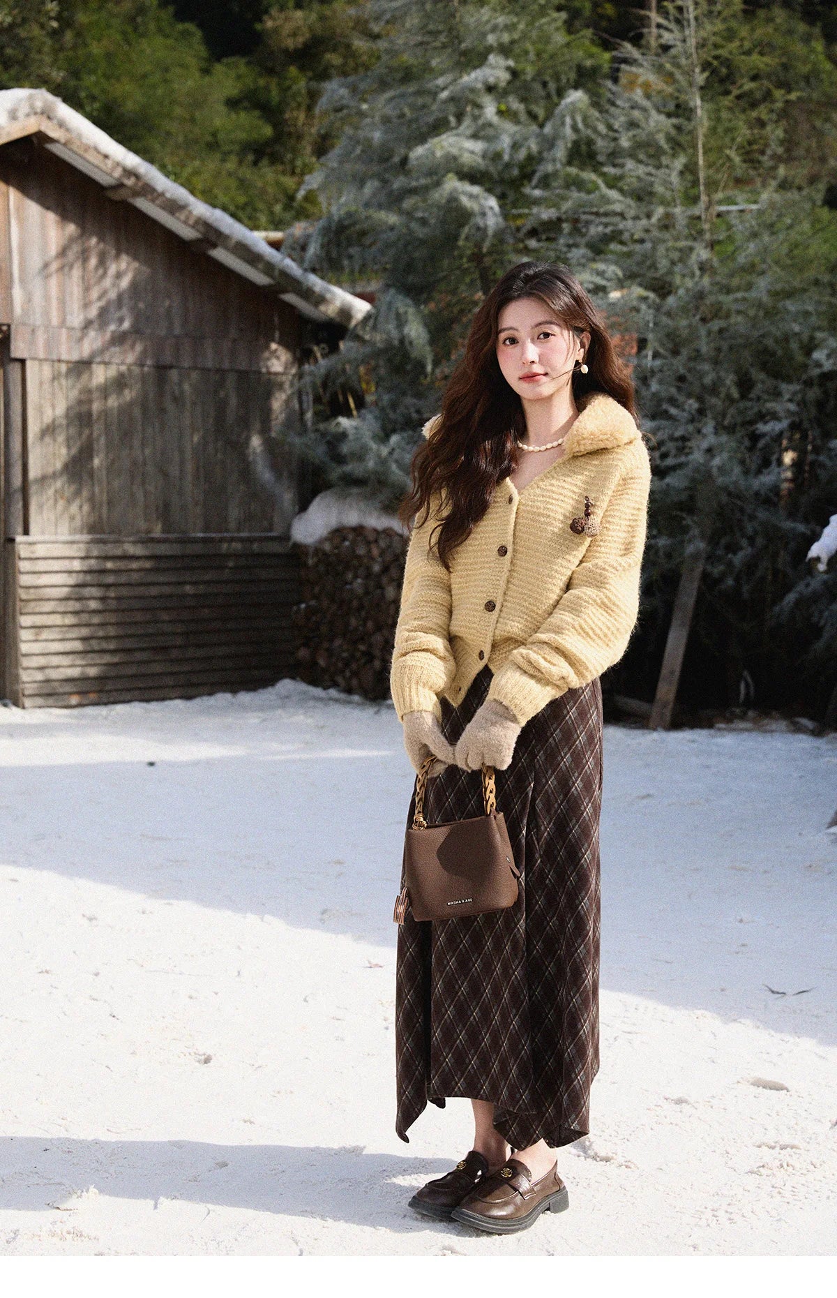 MISHOW Women's V-neck Cardigan 2025 Winter New Loose Single-breasted Sweater Luxurious Design Detachable Fur Collar MXE90Z2758