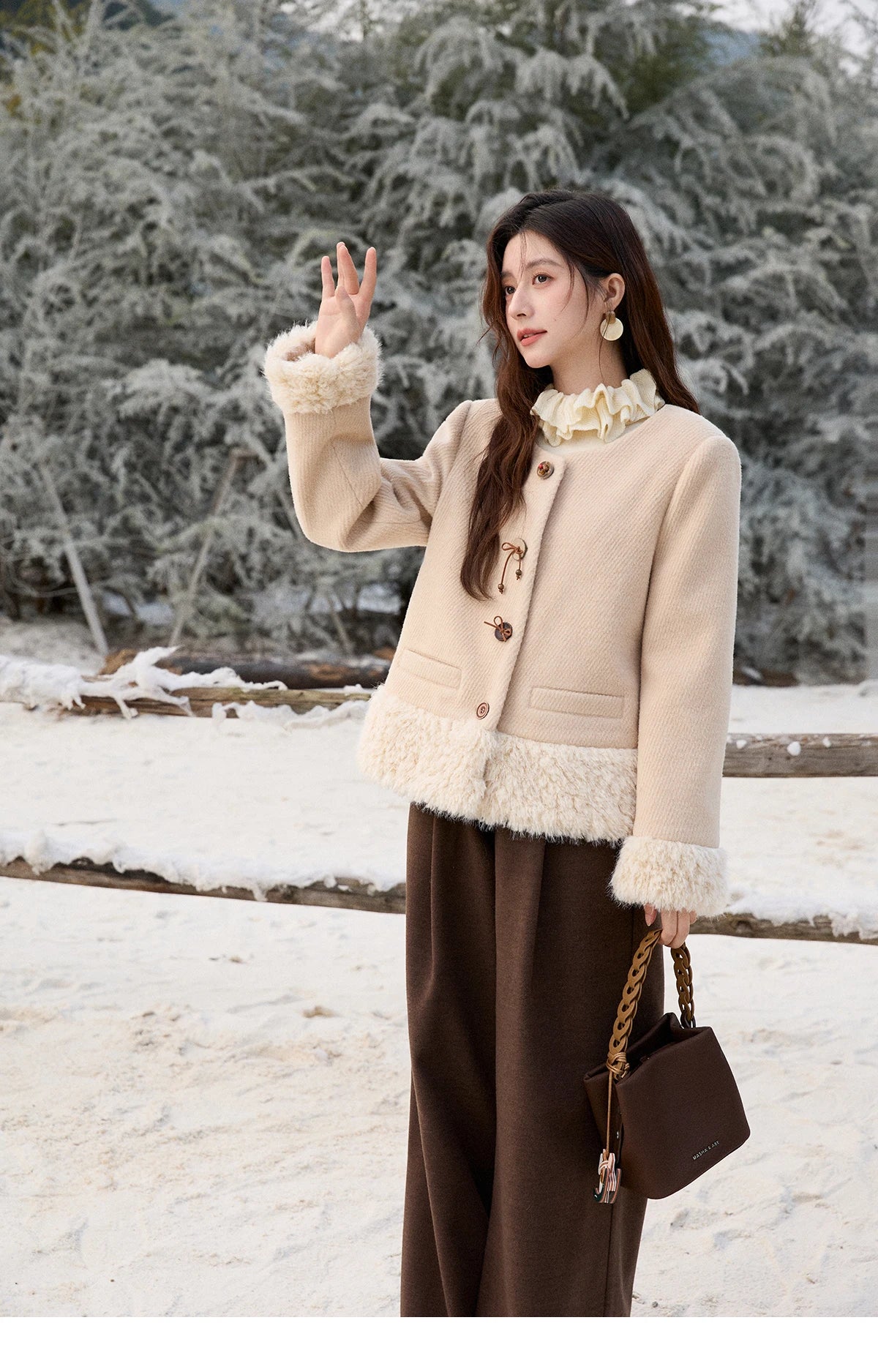 MISHOW Retro Apricot Wool Thickened Short Coat 2025 Winter Plush Splicing Coat Placket Vintage Handmade Buttons Coat MXE92W0998