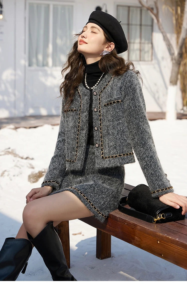 MISHOW Mock Neck Bottoming Shirt Long Sleeve Inner Tops for Women 2023 Autumn Winter New Fashion Warm Slim T-shirt MXC58Z0290