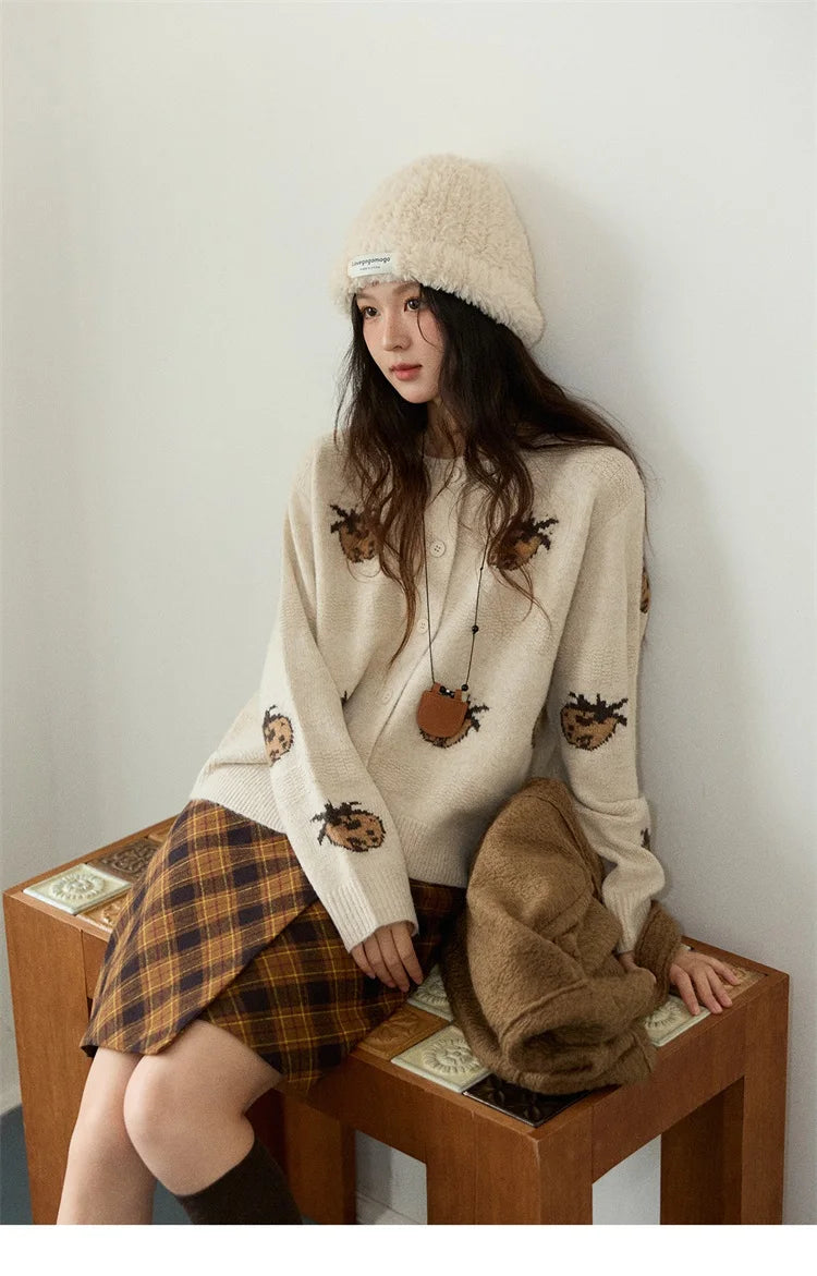 MISHOW Cardigan Women 2025 Autumn Winter Fashion Fuuny Pineapple Jacquard Round Neck Single-breasted Sweater Woman MXE87Z2752