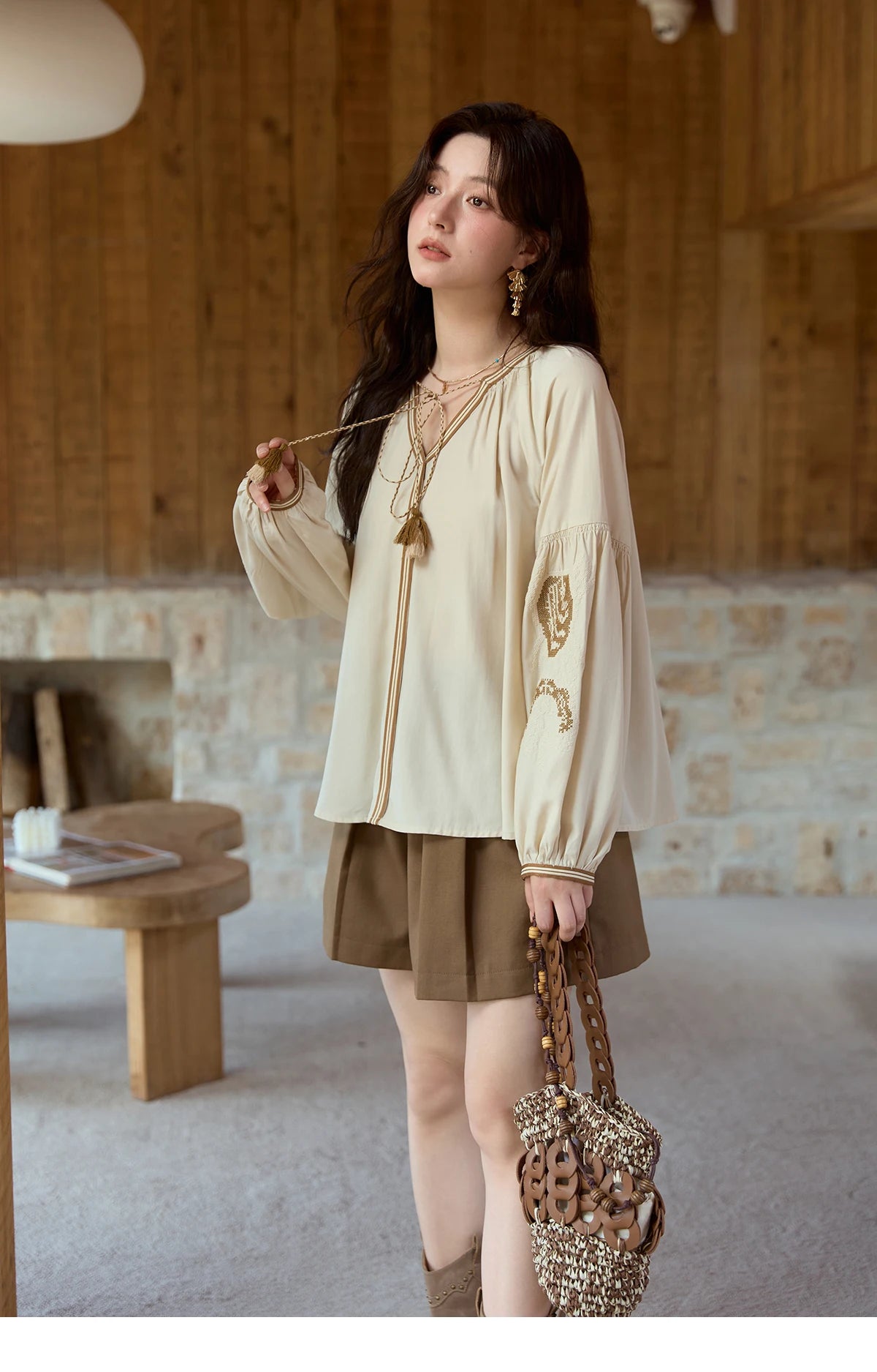 MISHOW Brown High Waist Shorts 2025 Three-dimensional I-shaped Pleated Hook Buckle Shorts Women Versatile Short Pants MXE41K1022