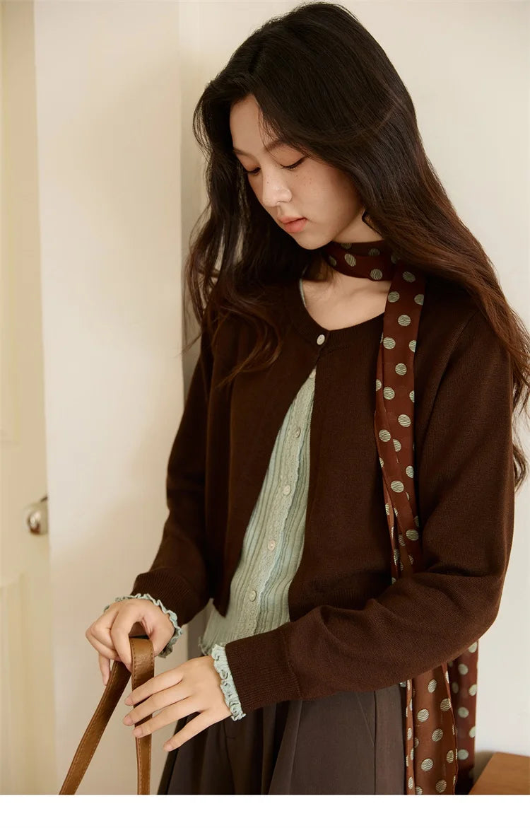 MISHOW Pullover Women 2025 Autumn Winter Retro Fake 2 Pieces Round Neck Color-blocked Lace Trim Knit Sweater Slim Top MXE46Z2545