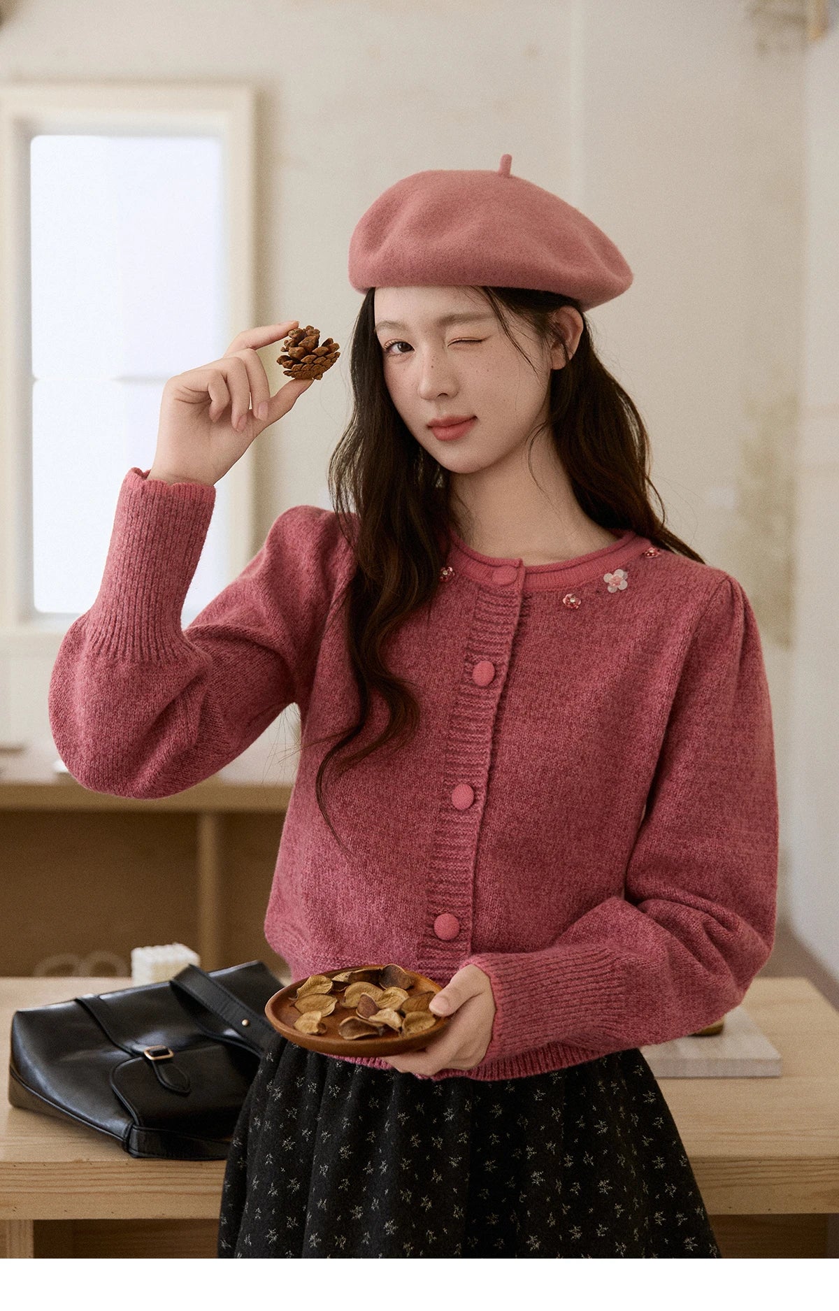 MISHOW Rose Red Sequin Beaded Floral Cardigan 2025 Winter Slight Puff Sleeve O-Neck Sweater Thick Warm Short Knitwear MXE93Z2808