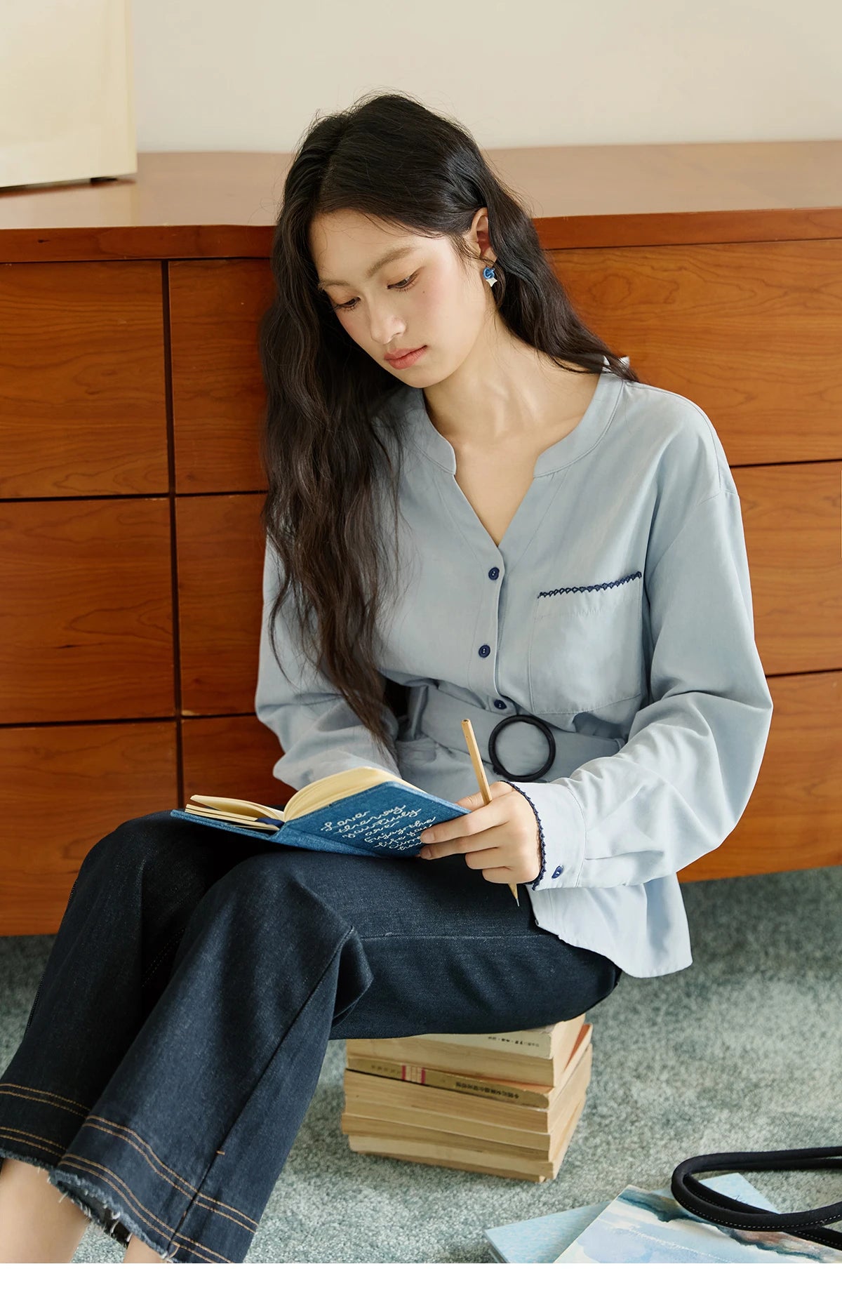 MISHOW Women's Haze Blue Peach Skin Velvet Shirt Autumn 2025 Contrast Color Design Waist Shirts Commute Versatile Top MXE47X2497