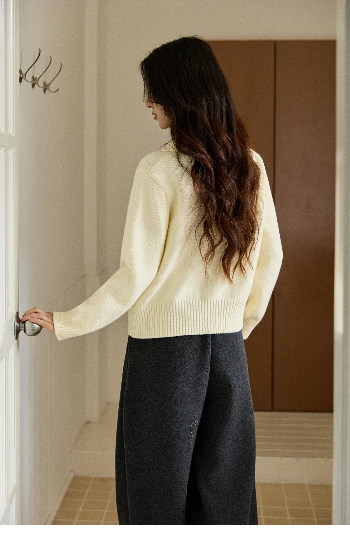 MISHOW Women's Beige White Knitted Sweater 2025 Autumn Winter Round Collar Sheep Pattern Loose Warm Pullover Sweaters MXE94Z2962