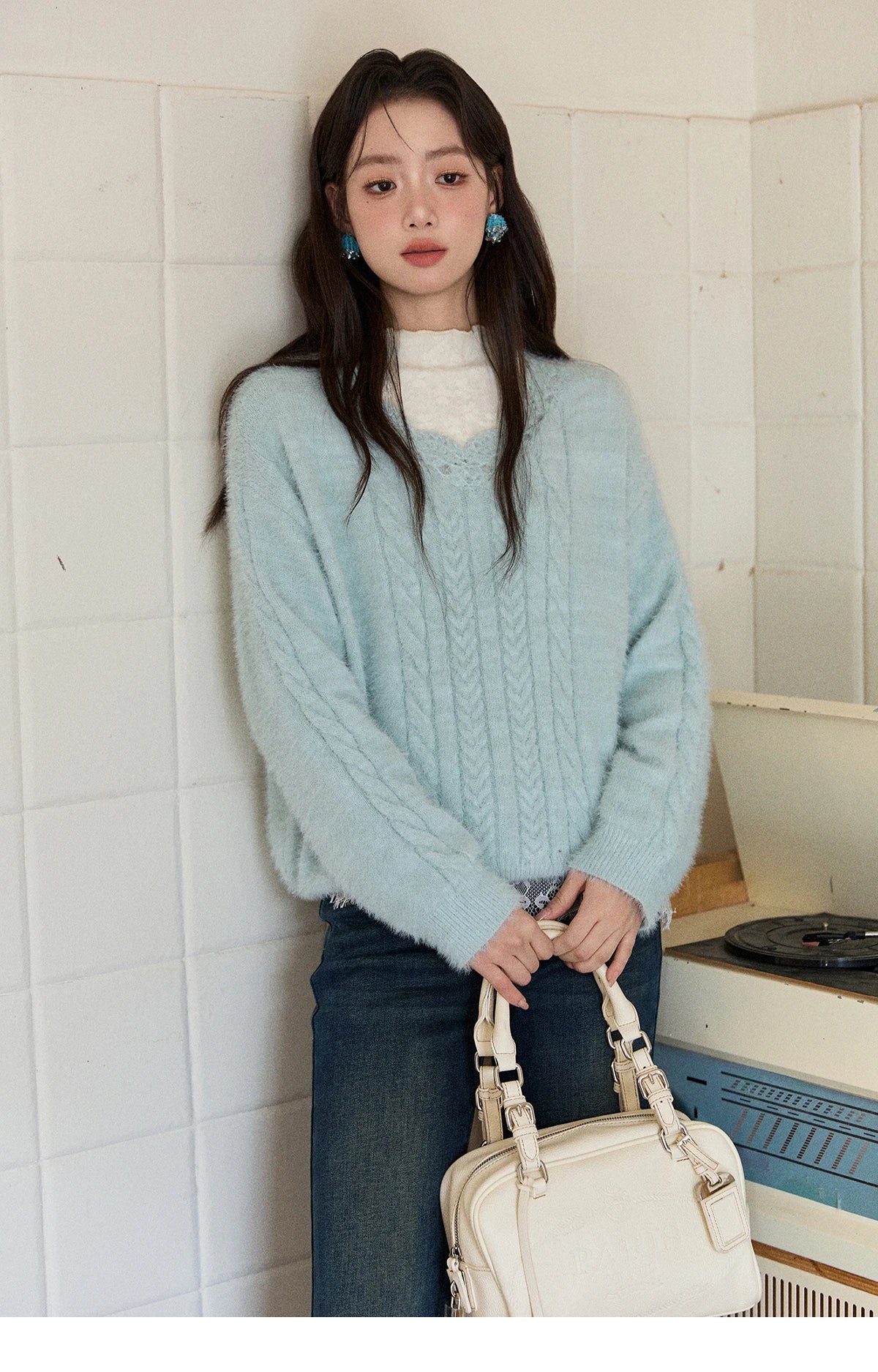 MISHOW Fashion Pullover Women 2025 Autumn Winter Apricot Soft Loose V-neck Cable Knit Sweater Office Lady Loose Top MXE51Z2594