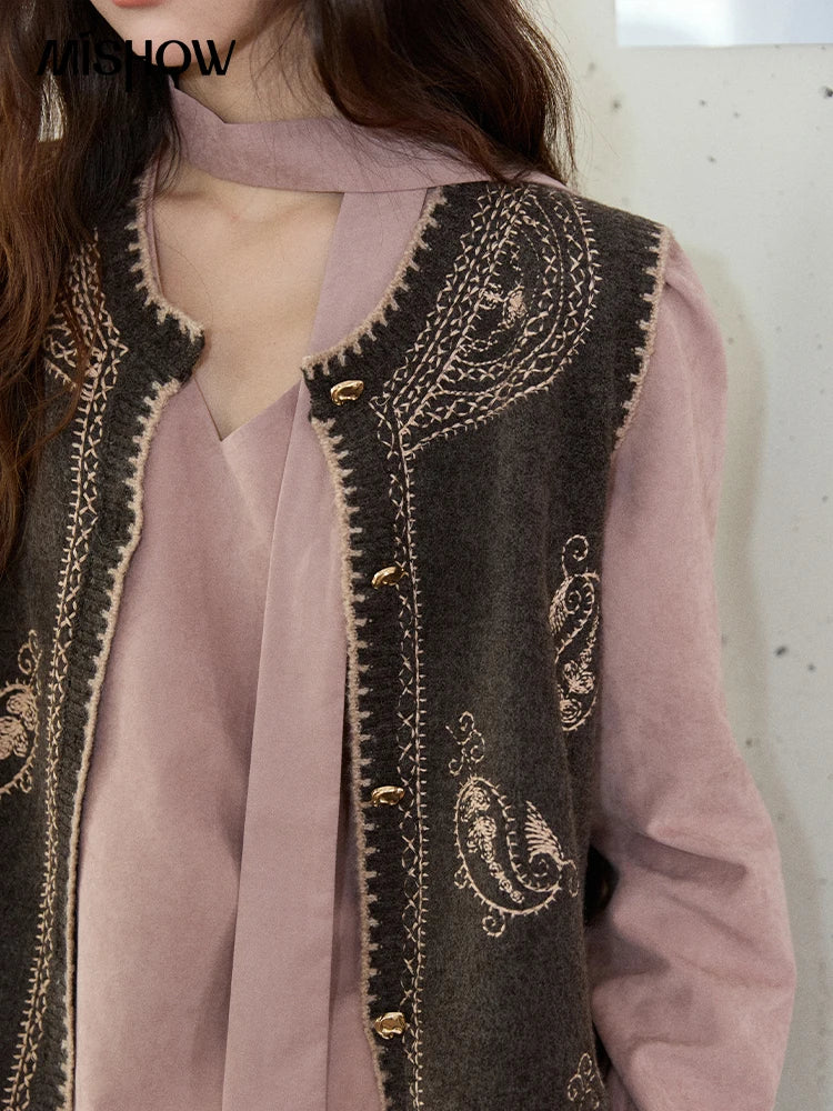 MISHOW Patterned Embroidered Vest for Women 2025 Retro Crew Neck Sleeveless Knitted Vest Commute Women's Winter Vest MXE86Z2745
