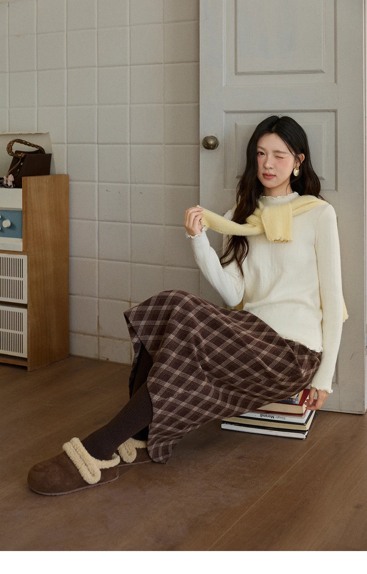 MISHOW Women's One Piece Velvet Thickened Bottom Tops 2025 Winter Versatile Black Fungus Edge Collar Knitted Tops MXE88Z2597