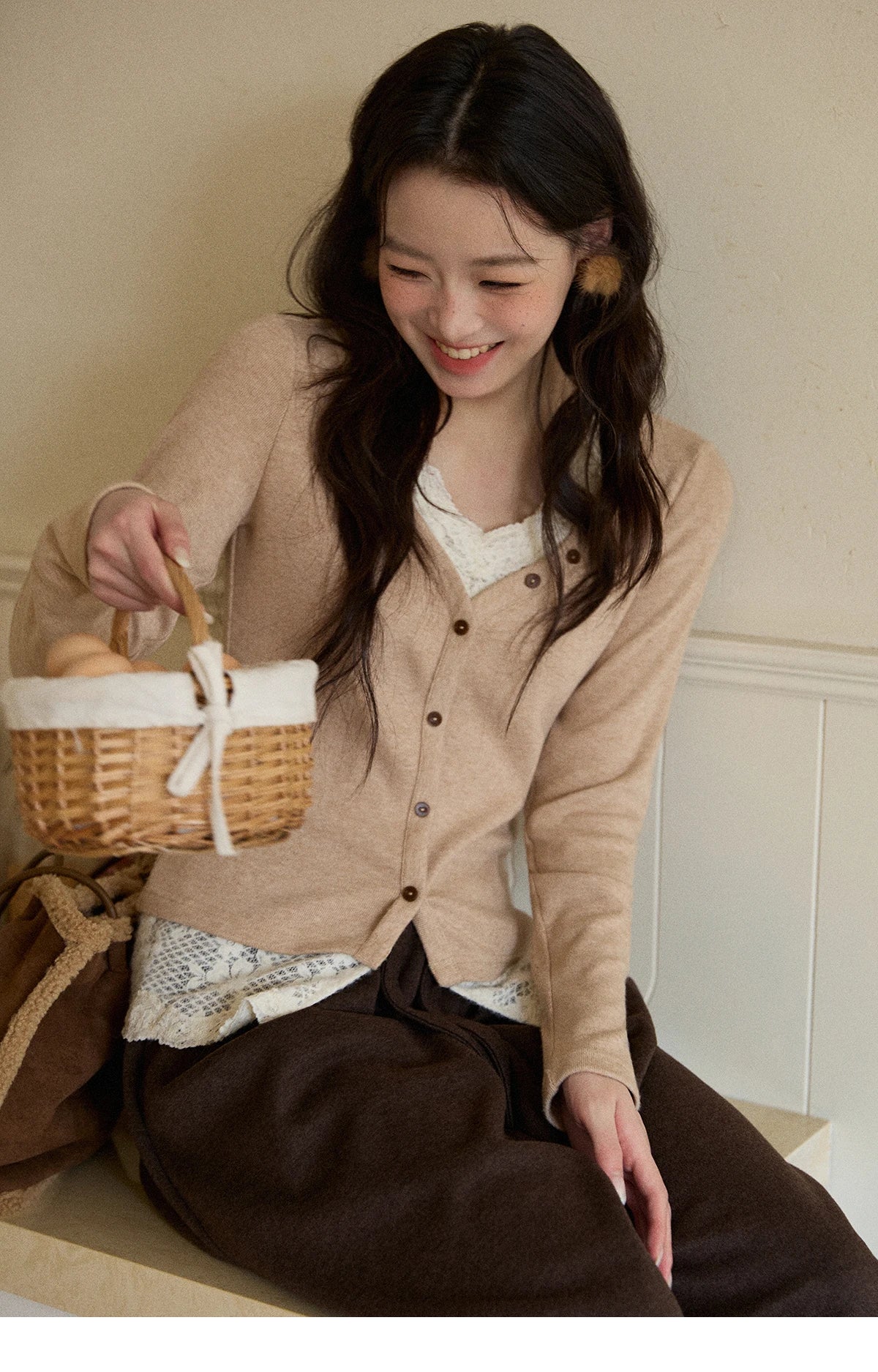 MISHOW Long Sleeve Tops for Woman 2025  Autumn Winter Sweet Gentle V-neck Top with Lace Trim Commute Slim Knit Top  MXE86Z2673