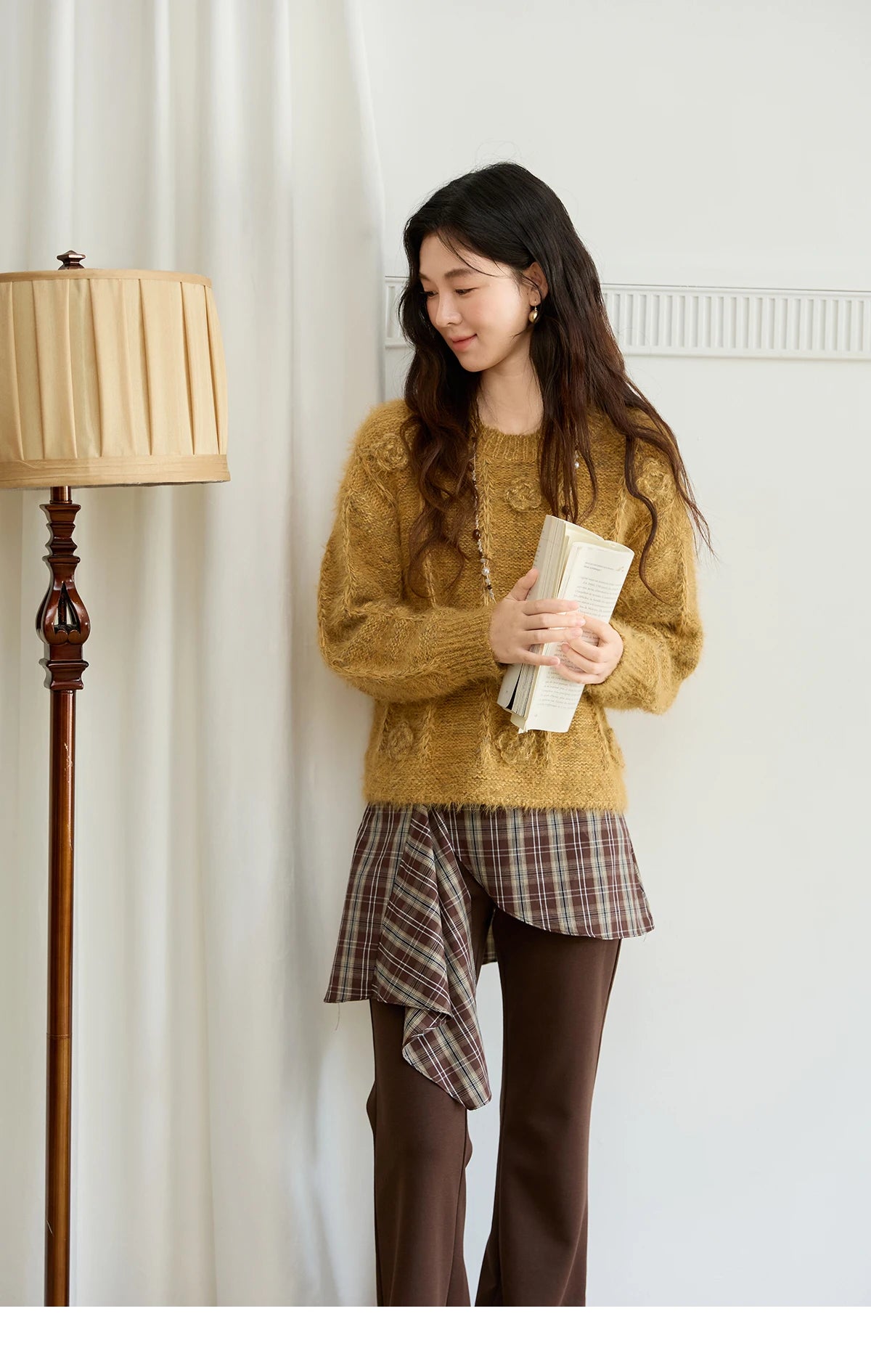 MISHOW Pretty Women's Sweaters  2025 Autumn Retro Yellow 3D Rose Embroidery Loose Casual Tops Long-sleeved Pullover  MXE47Z2563