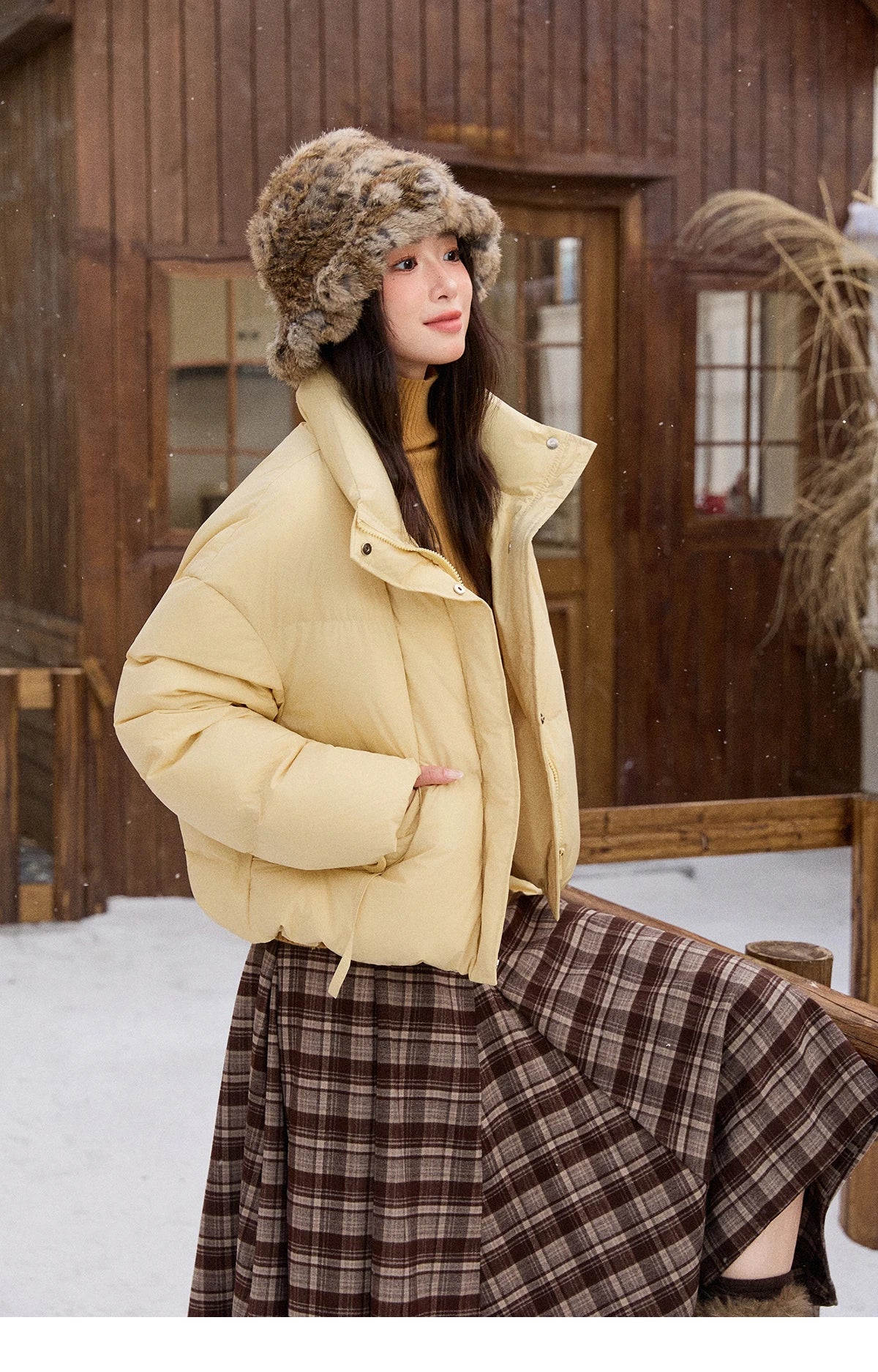 MISHOW Short Down Jacket Women 2025 Winter Fashion Blue Windproof White Duck Down Turn-down Collar Zippered Coat Warm MXE51Y0083