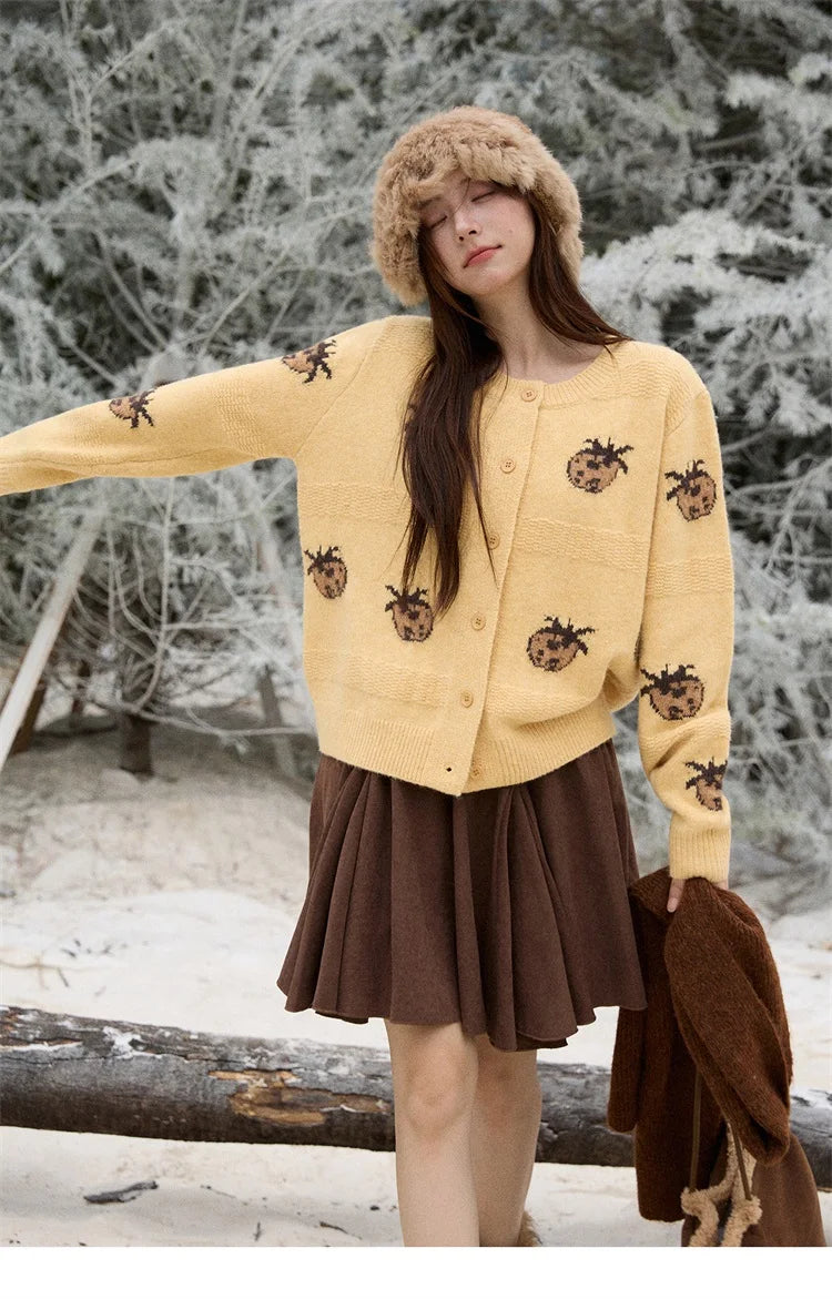 MISHOW Cardigan Women 2025 Autumn Winter Fashion Fuuny Pineapple Jacquard Round Neck Single-breasted Sweater Woman MXE87Z2752