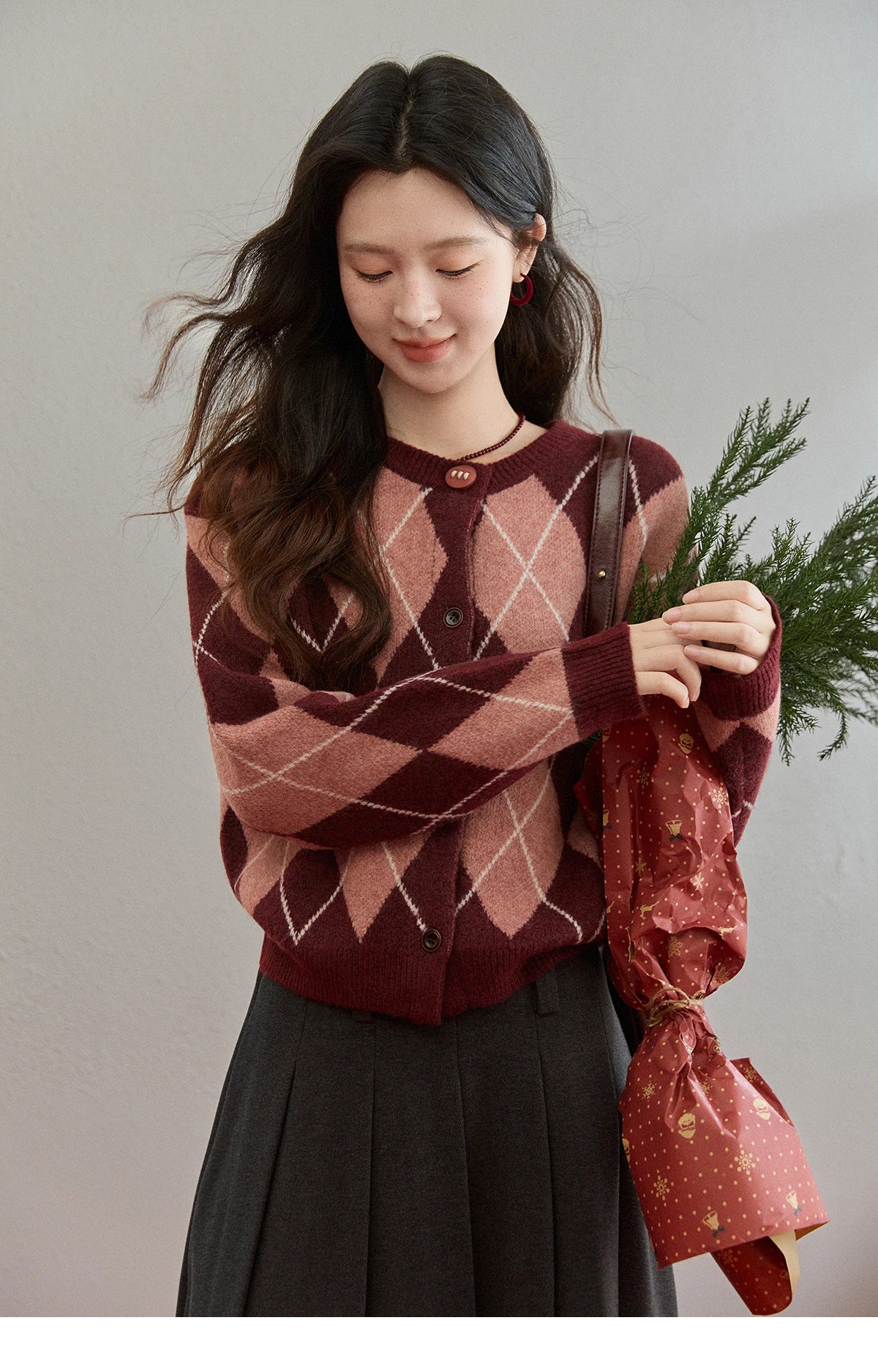 MISHOW Christmas Retro Diamond Grid Sweater Cardigan for Women 2025 Winter O-neck Contrasting Thick Knitted Sweaters MXE91Z2773