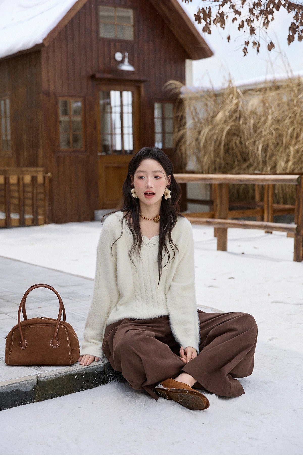 MISHOW Fashion Pullover Women 2025 Autumn Winter Apricot Soft Loose V-neck Cable Knit Sweater Office Lady Loose Top MXE51Z2594