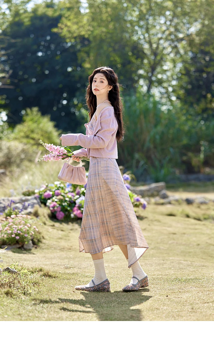 MISHOW Plaid Strap Dress for Women Spring 2025 French V-neck Sleeveless Dress Slim Lace-up Waist Camisole Dresses MXE11L2088