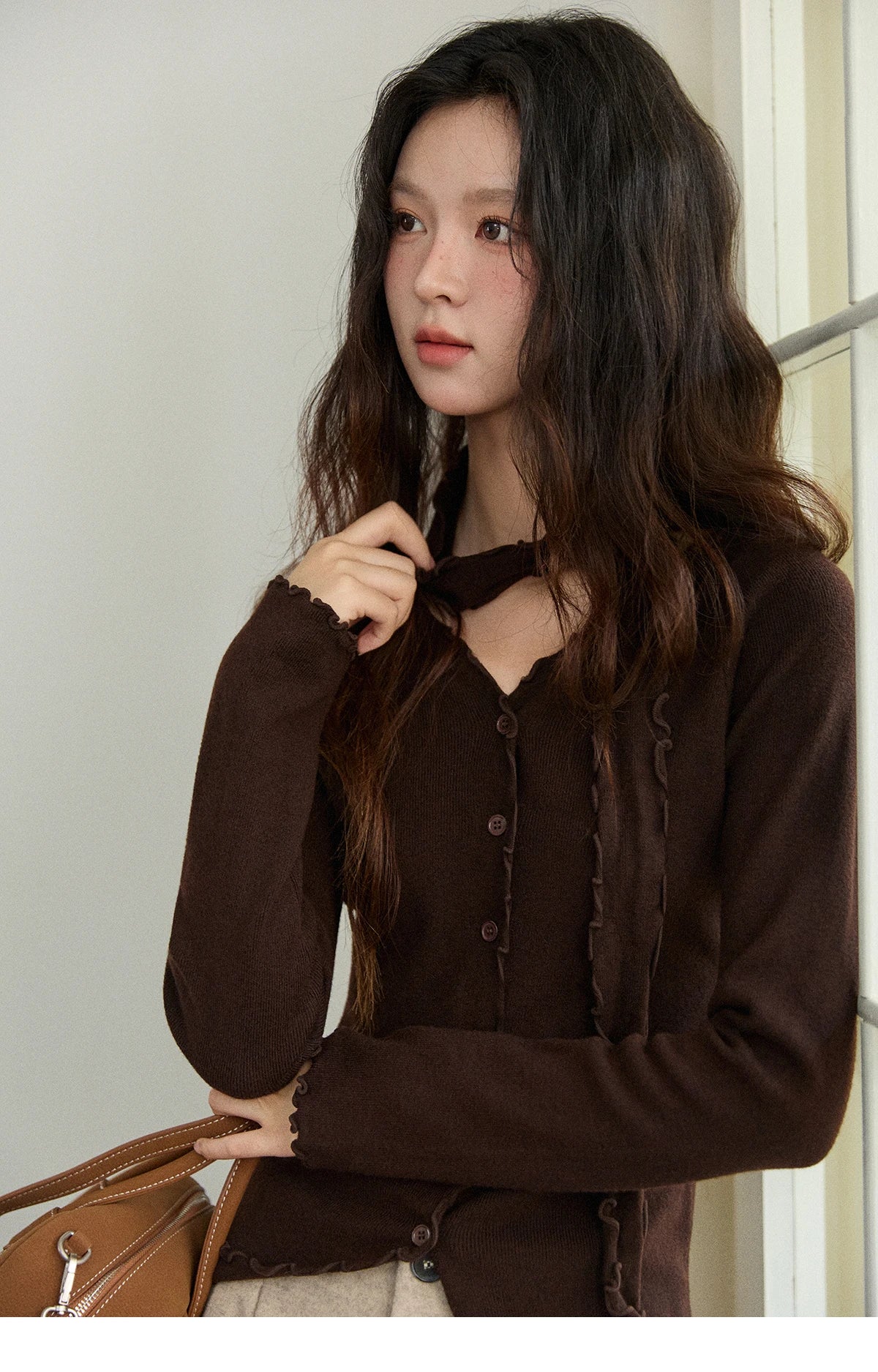 MISHOW New Ruffled Edge Knitted Pullovers for Woman 2025 Retro Slim V-neck Ribbon Knit Top Cmfortable Winter Clothes MXE86Z2728