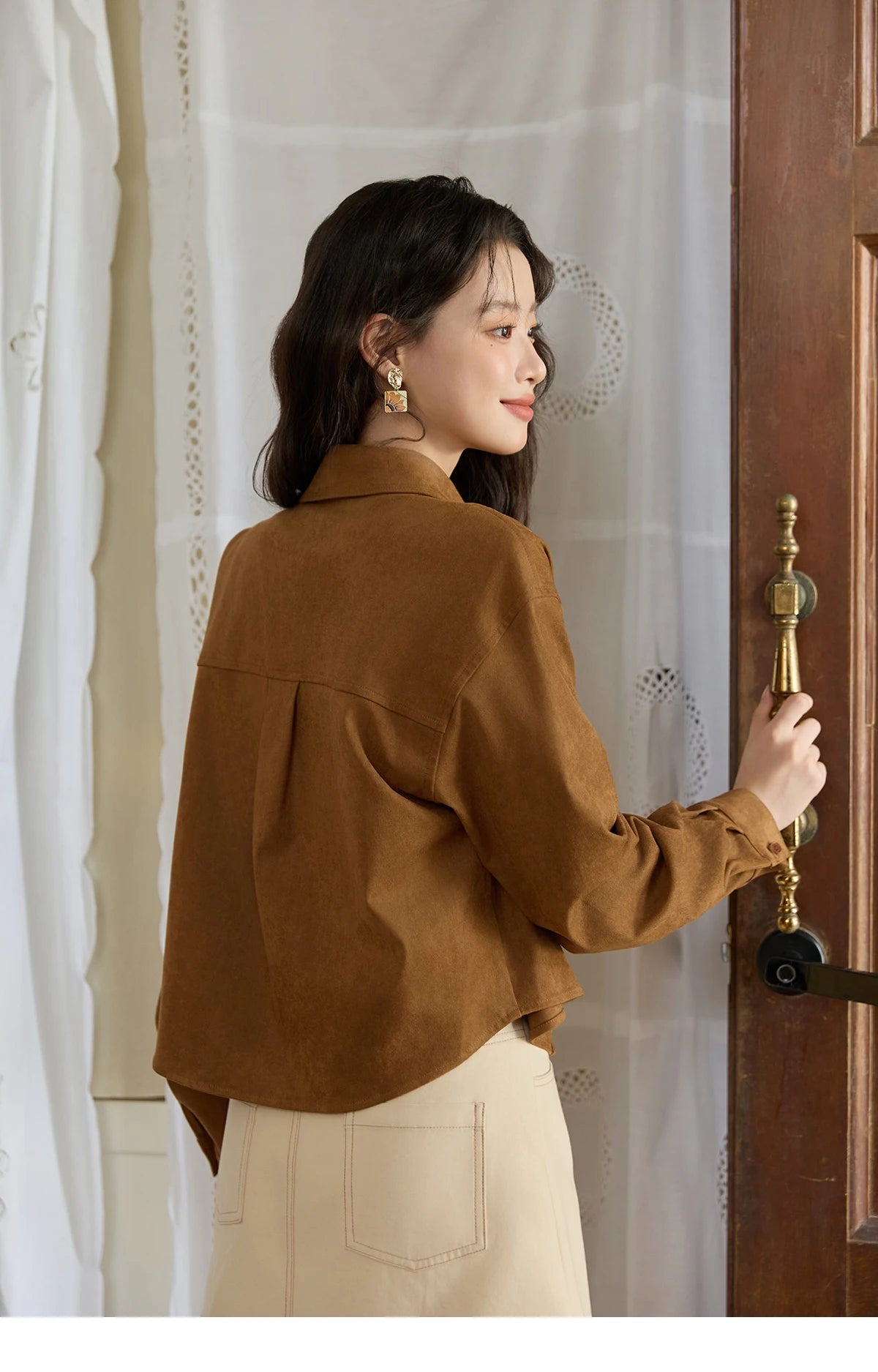 MISHOW Autumn Women's Jacket Retro Turn Down Collar Short Jacket Dropped Patch Pocket Casual Outerwear with Pendant MXE45C2413