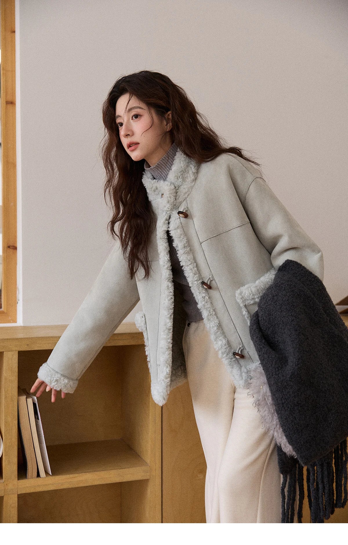 MISHOW Winter Jacket Women 2025 Elegant Luxury Suede Composite Fur Stand-up Collar Short Jacket Windproof Warm Coat MXE87W0941