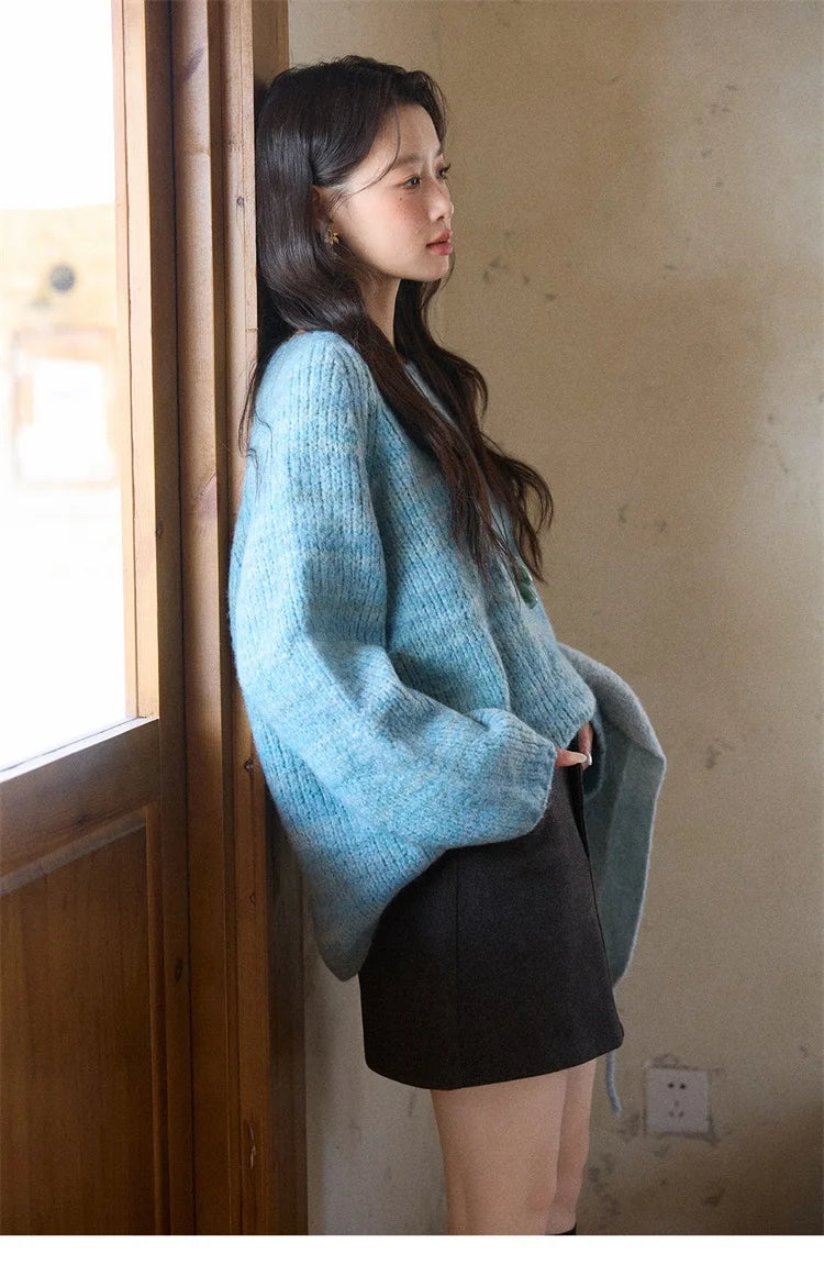 MISHOW Women's Blue Sweater 2025 Winter Fashion Loose Crew Neck Long Sleeve Pullover Pullovers Soft Versatile Top MXE86Z2733