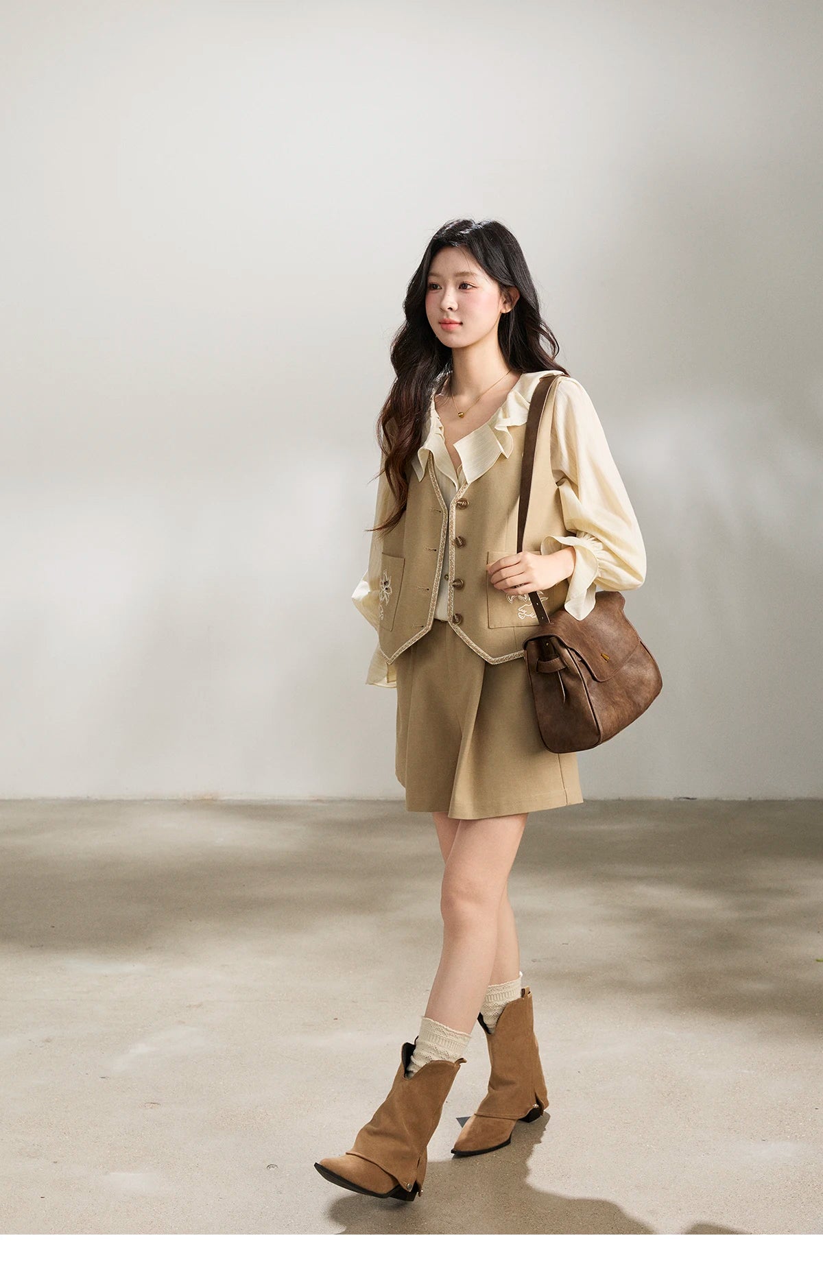 MISHOW Women's Khaki Wide Leg Shorts Spring High Waist Pleated Short Pants Back Elastic Waist Casual Loose Shorts MXF13K1202