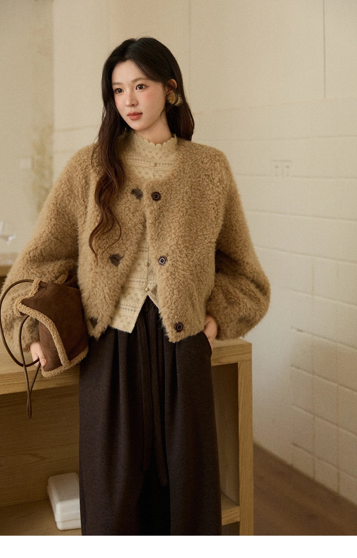 MISHOW Women's Lamb Wool Jacket 2025 Winter Retro Casual Coat Crew Neck Long Sleeve Soft Jacket Commuting Windproof MXE90W0995